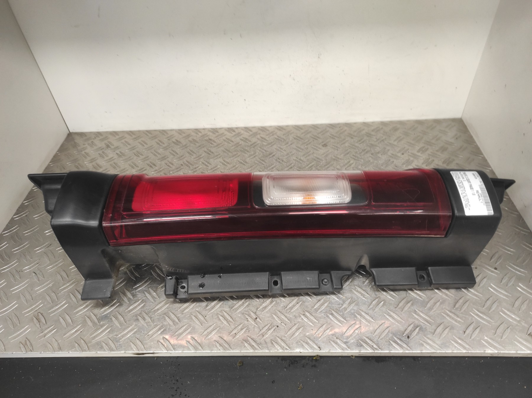Feu arriere principal gauche (feux) RENAULT TRAFIC 3 COURT PHASE 1 – 265556737R