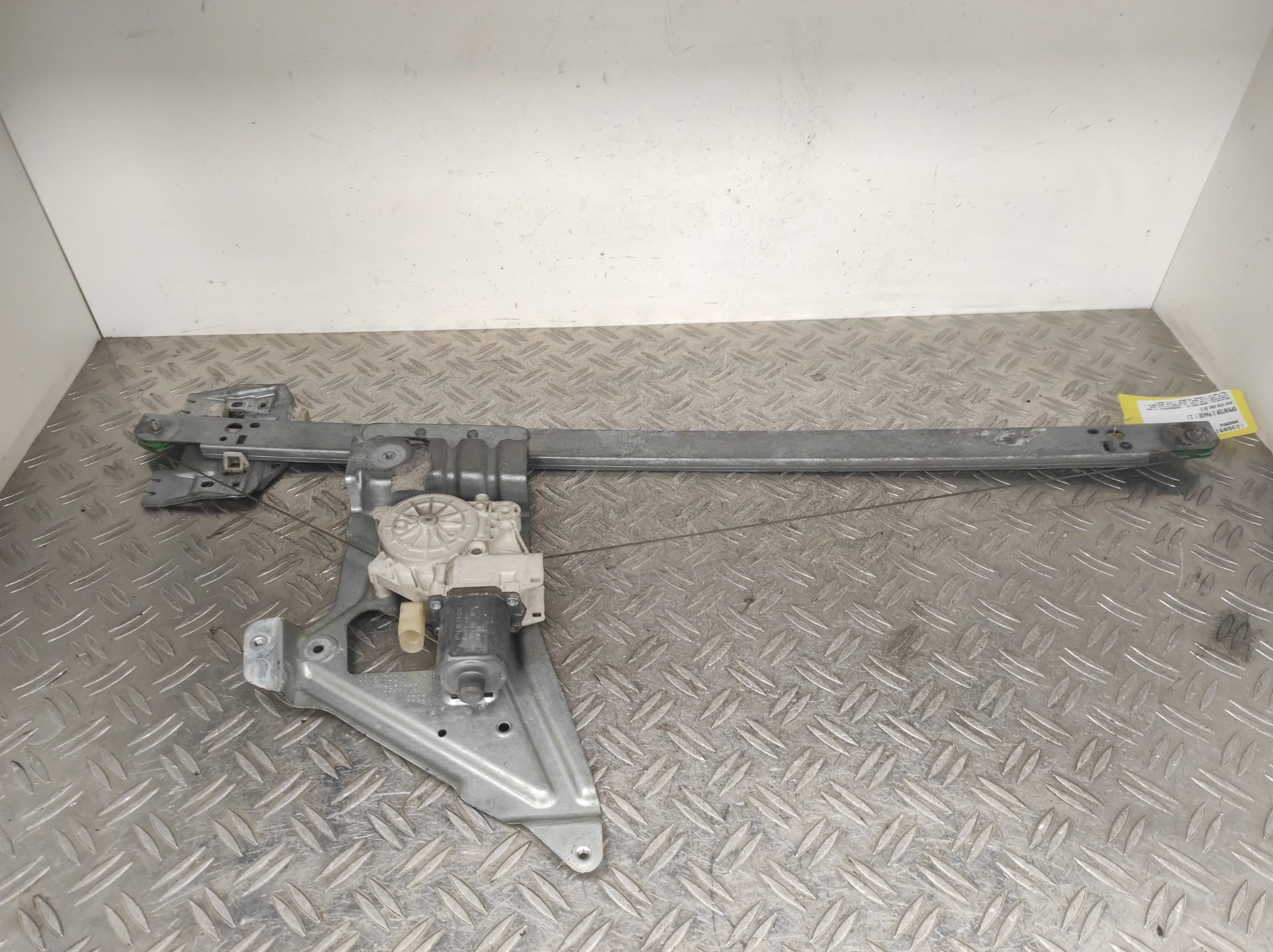 Leve vitre electrique avant droit MERCEDES SPRINTER 2 PHASE 1 – A0068205542