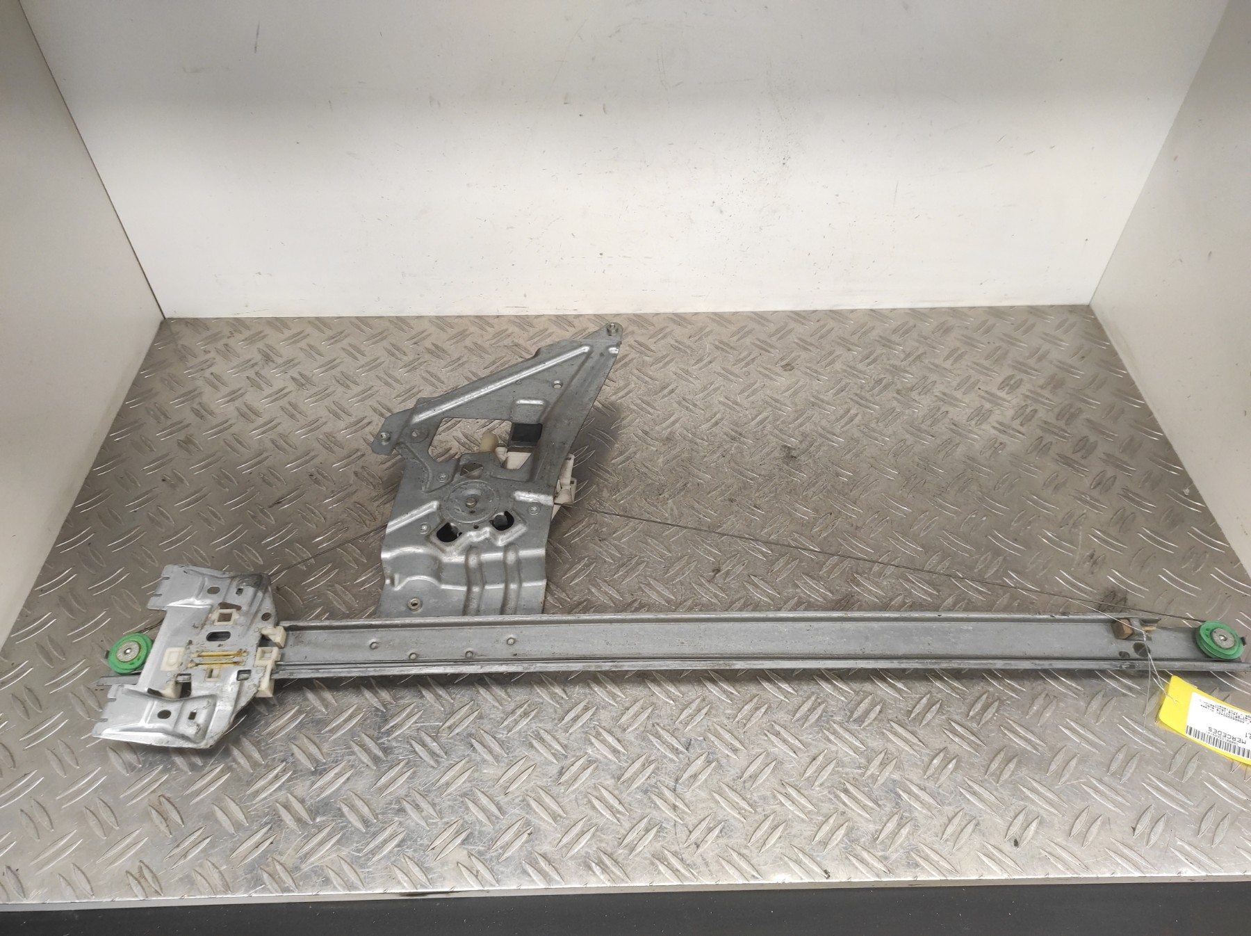 Leve vitre electrique avant droit MERCEDES SPRINTER 2 PHASE 1 – A0068205542