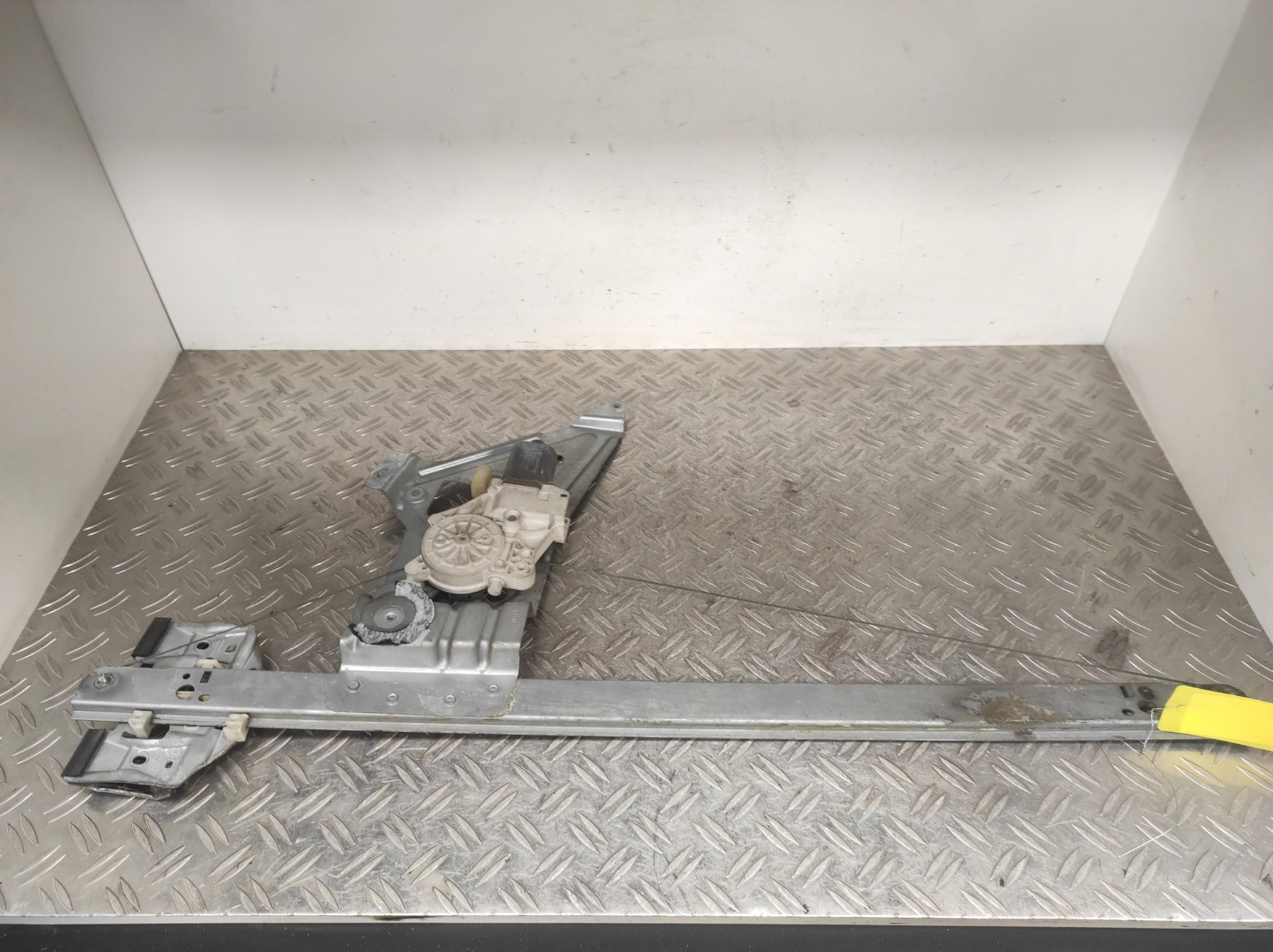 Leve vitre electrique avant gauche MERCEDES SPRINTER 2 PHASE 1 – A0068205442