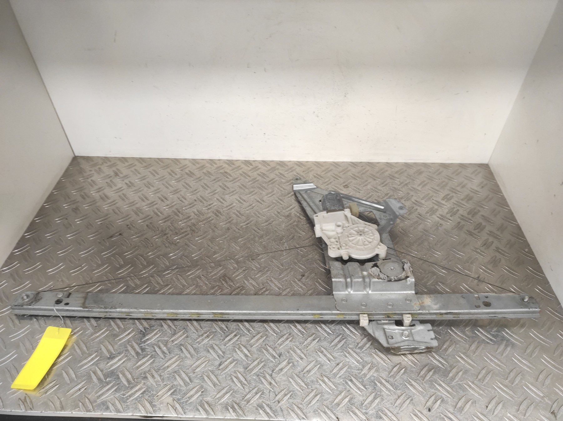 Leve vitre electrique avant droit MERCEDES SPRINTER 2 PHASE 1 – A0068205542