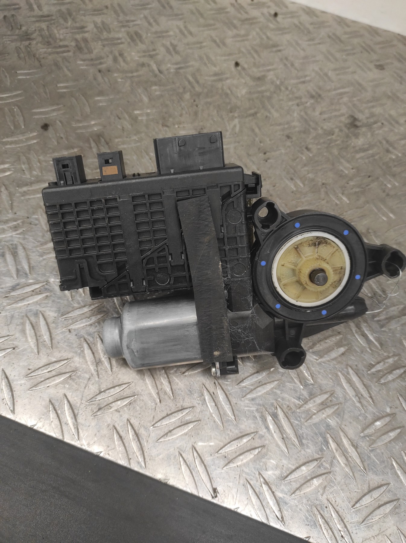 Moteur leve vitre avant gauche CITROEN C4 PICASSO 1 – 9674032580