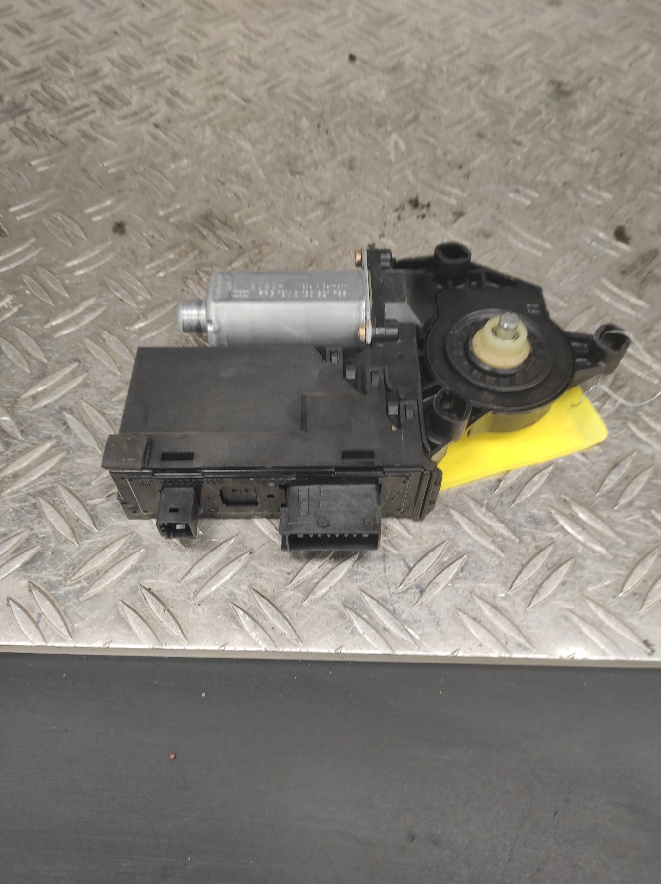 Moteur leve vitre avant droit PEUGEOT 307 PHASE 1 – 9634457480