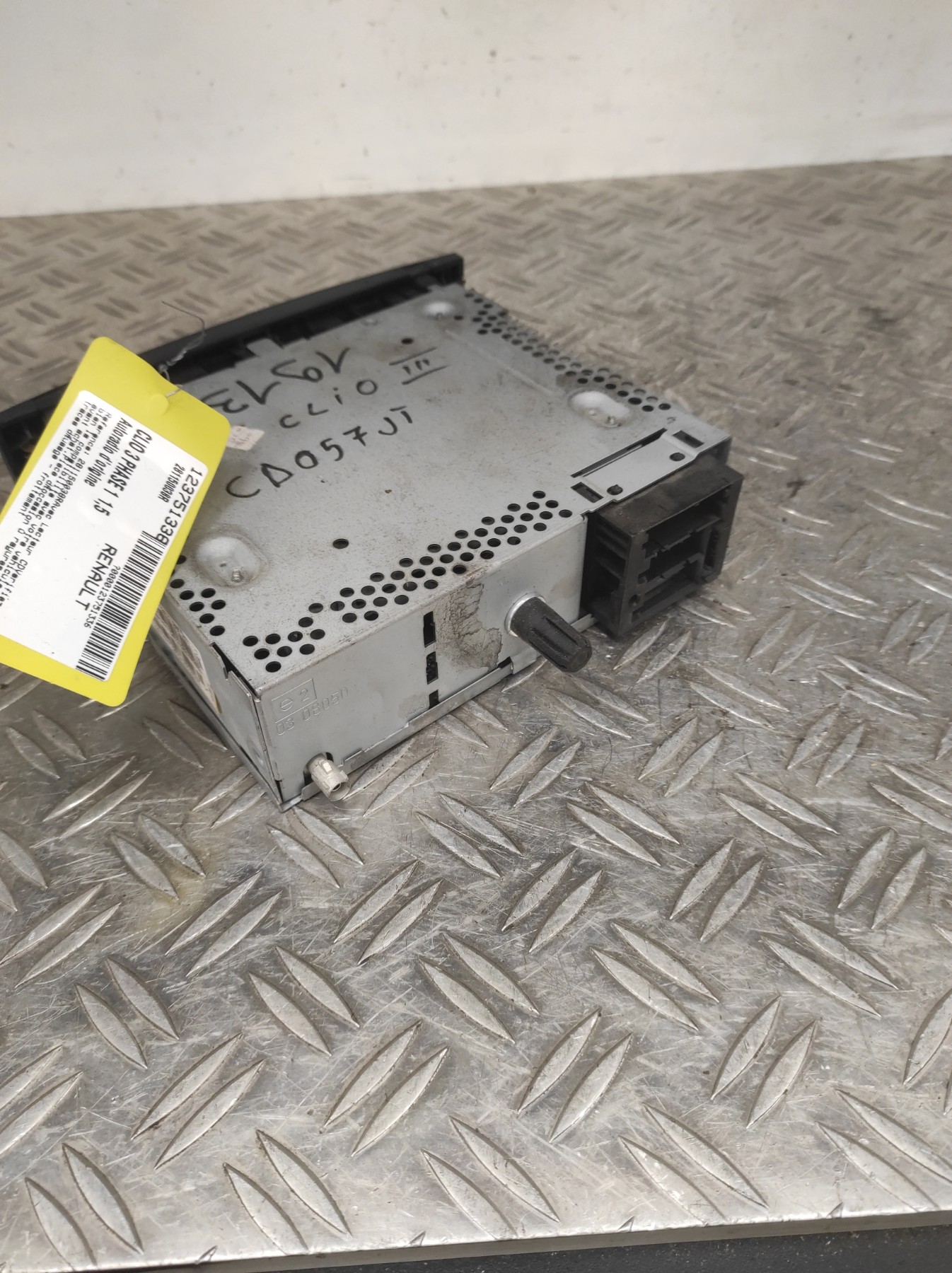 Autoradio d’origine RENAULT CLIO 3 PHASE 1 – 281150038R