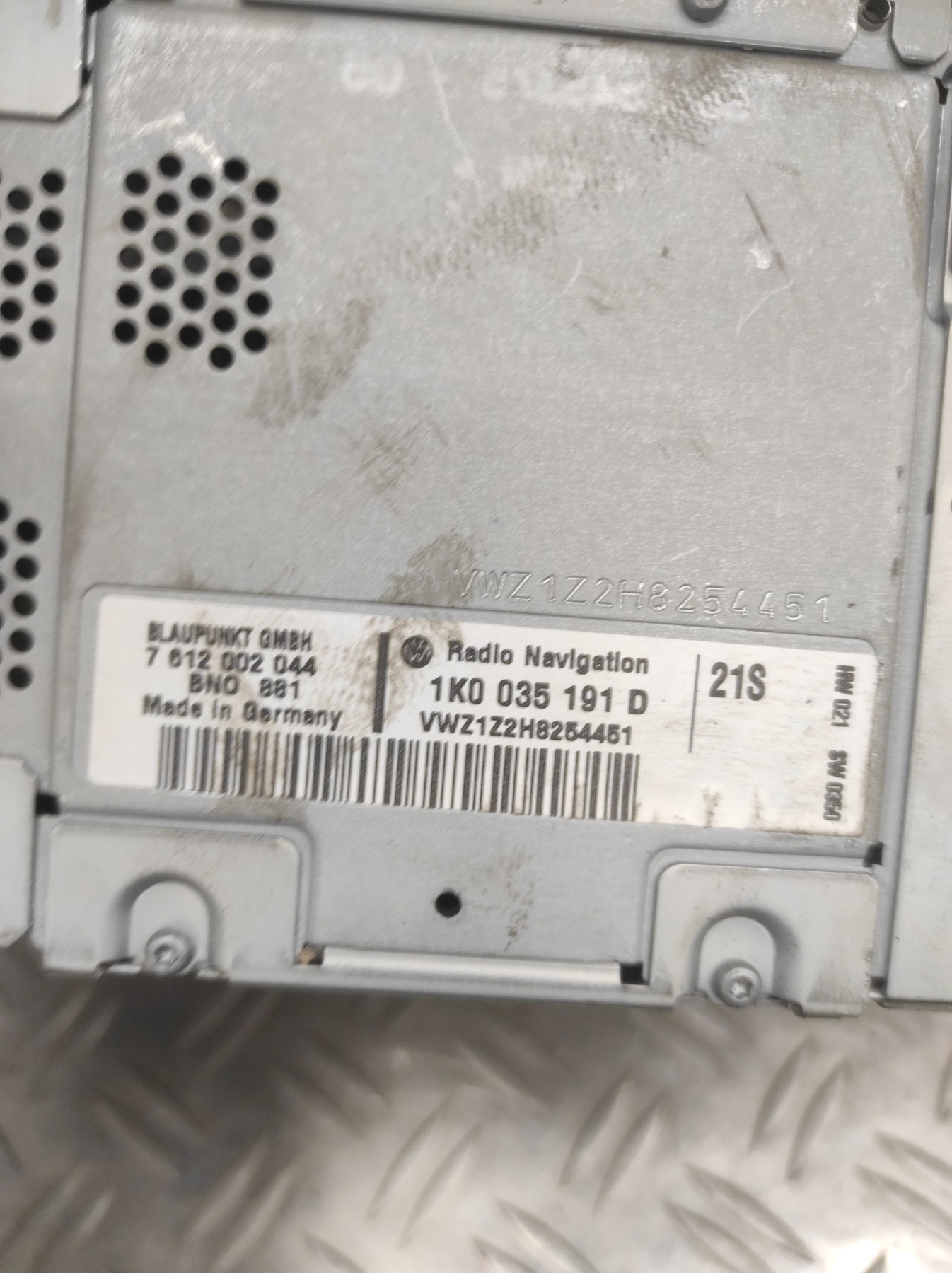 Autoradio d&rsquo;origine VOLKSWAGEN GOLF 5 – 1K0035191D