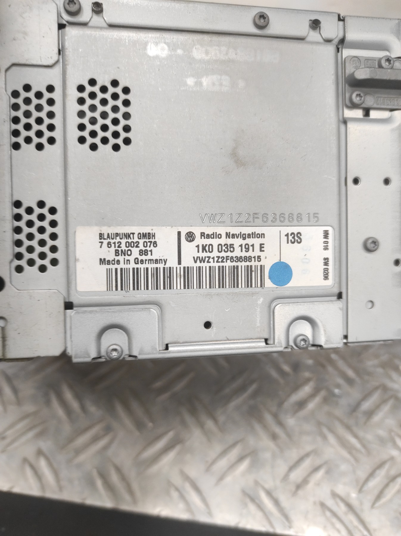 Autoradio d&rsquo;origine VOLKSWAGEN TOURAN 1 PHASE 1 – 1K0035191