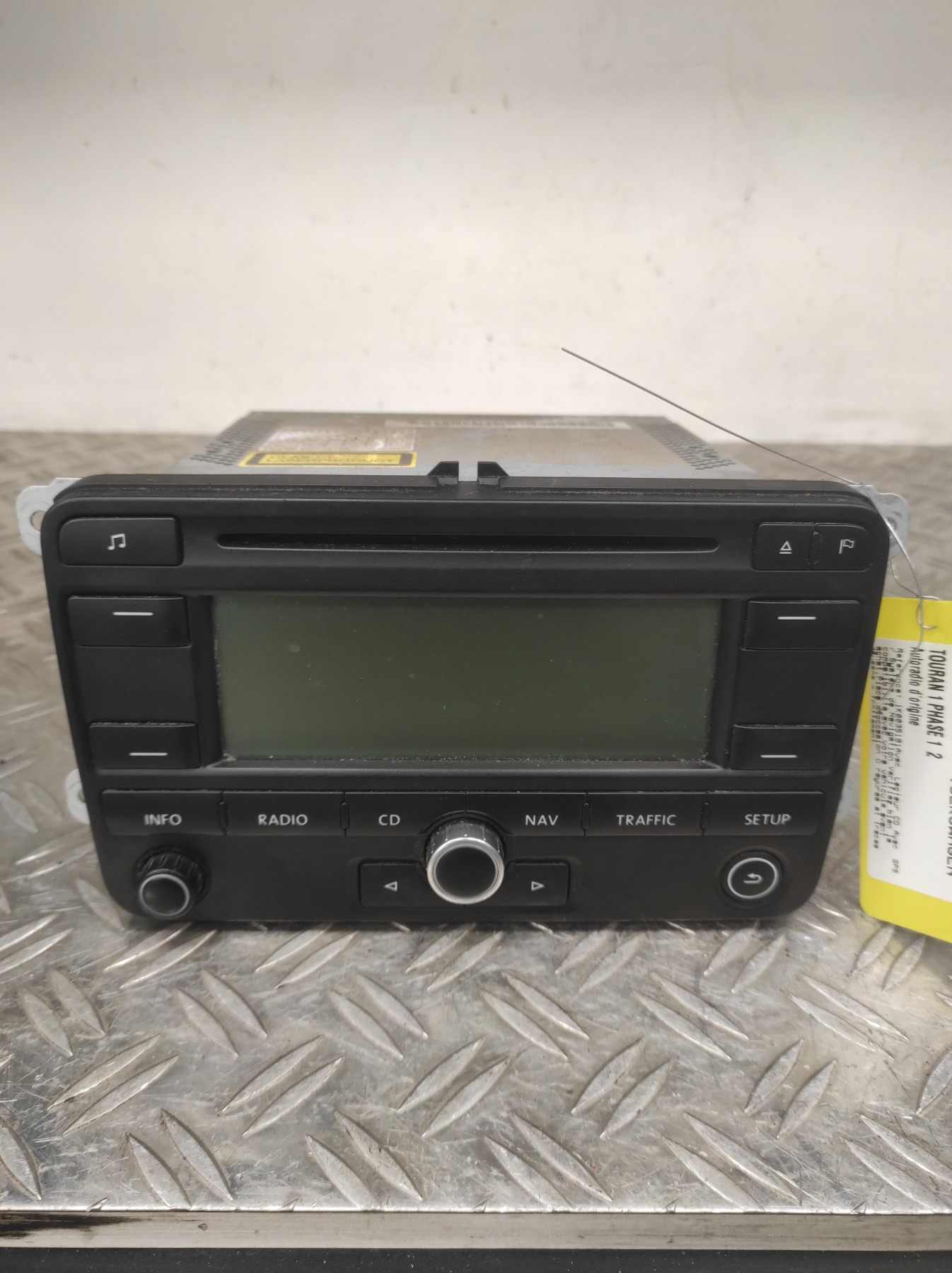 Autoradio d&rsquo;origine VOLKSWAGEN TOURAN 1 PHASE 1 – 1K0035191