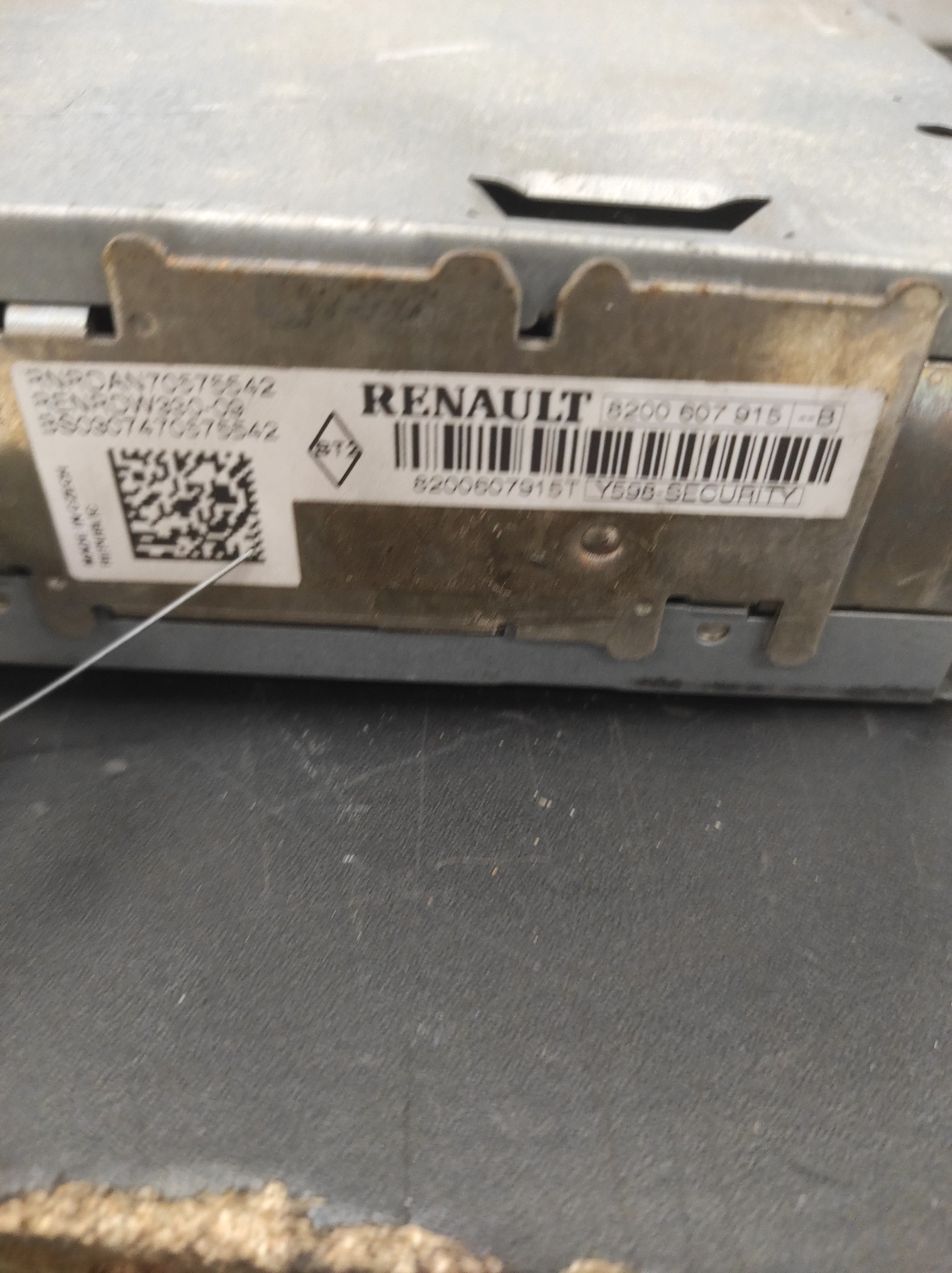 Autoradio d&rsquo;origine RENAULT CLIO 3 PHASE 1 – 8200607915
