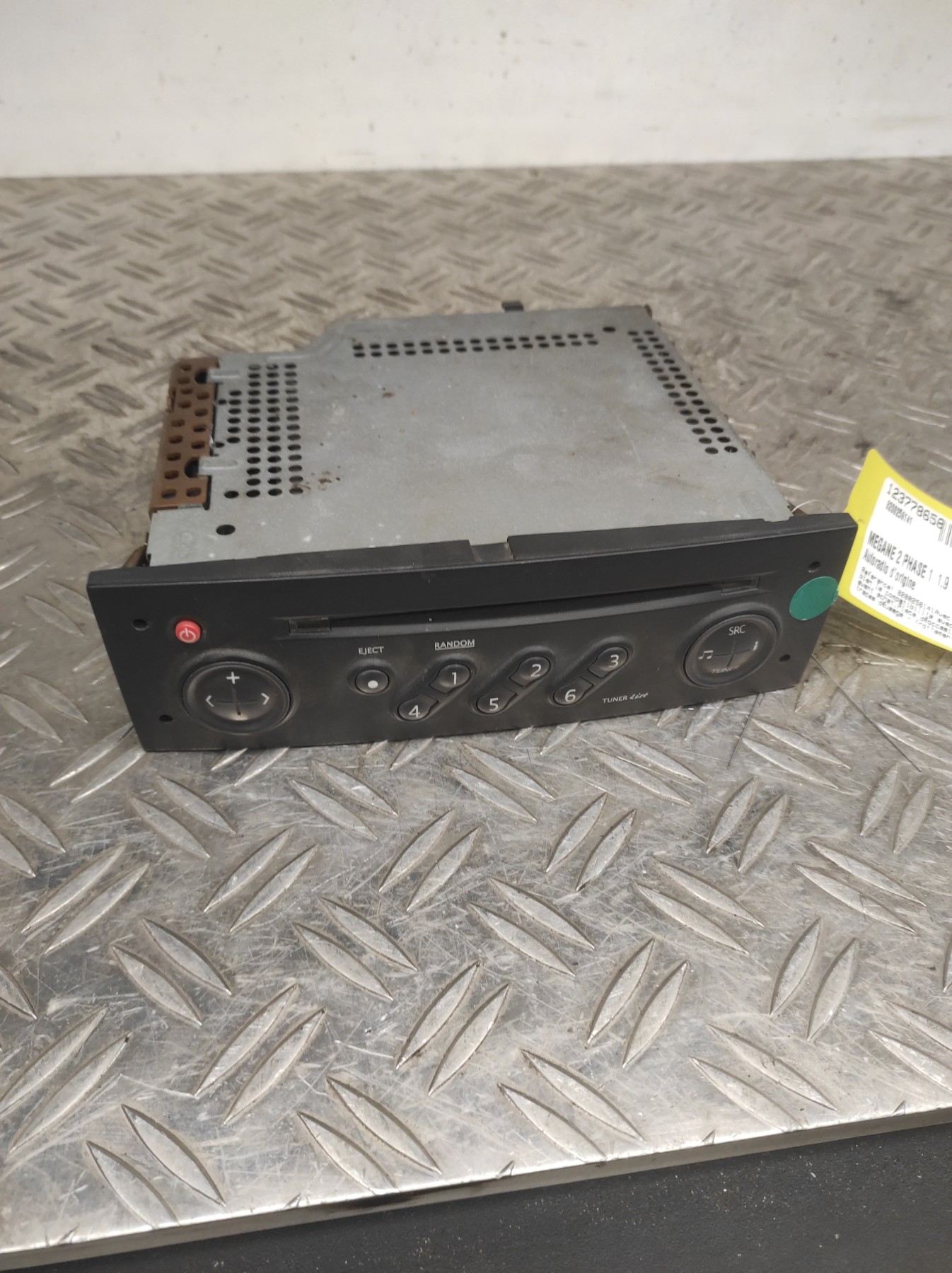 Autoradio d’origine RENAULT MEGANE 2 PHASE 1 – 8200256141