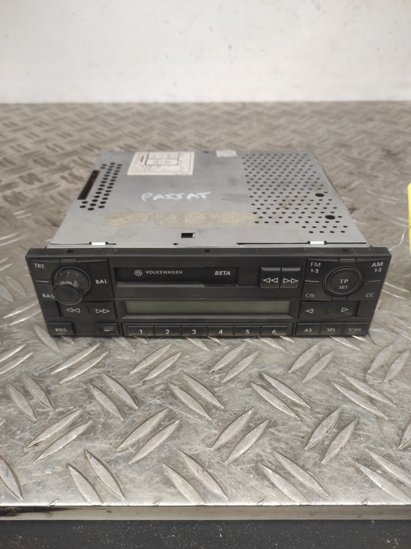 Autoradio d&rsquo;origine VOLKSWAGEN PASSAT 2 PHASE 1 – 1J0035152F