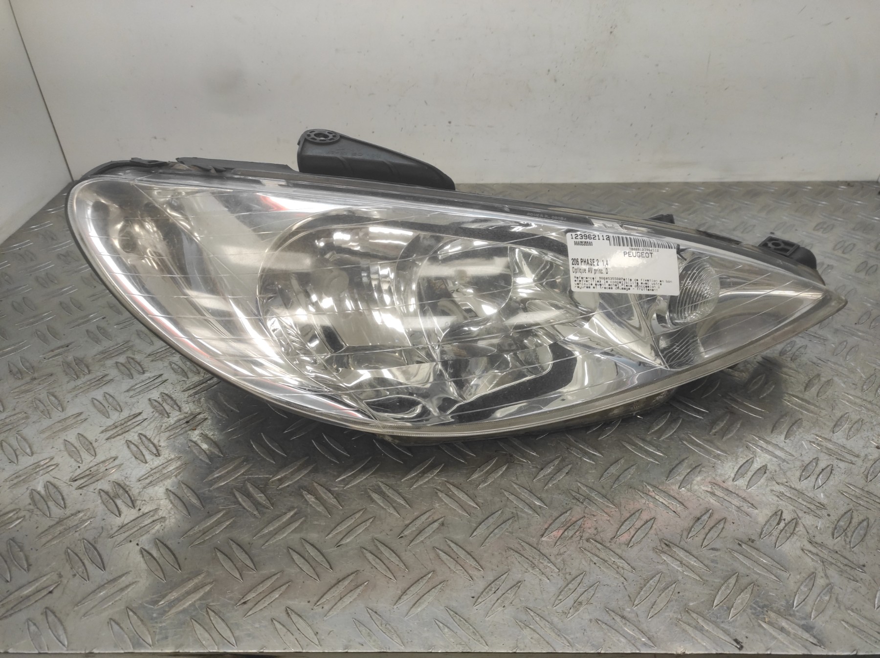 Optique avant principal droit (feux)(phare) PEUGEOT 206 PHASE 2 – 9660535580