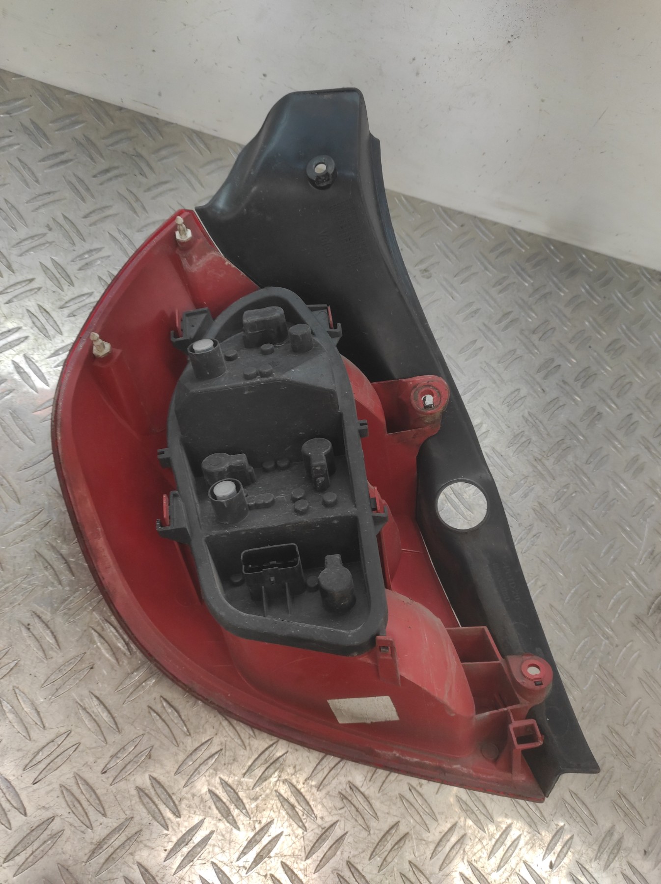 Feu arriere principal droit (feux) RENAULT CLIO 3 PHASE 1 – 8200459960