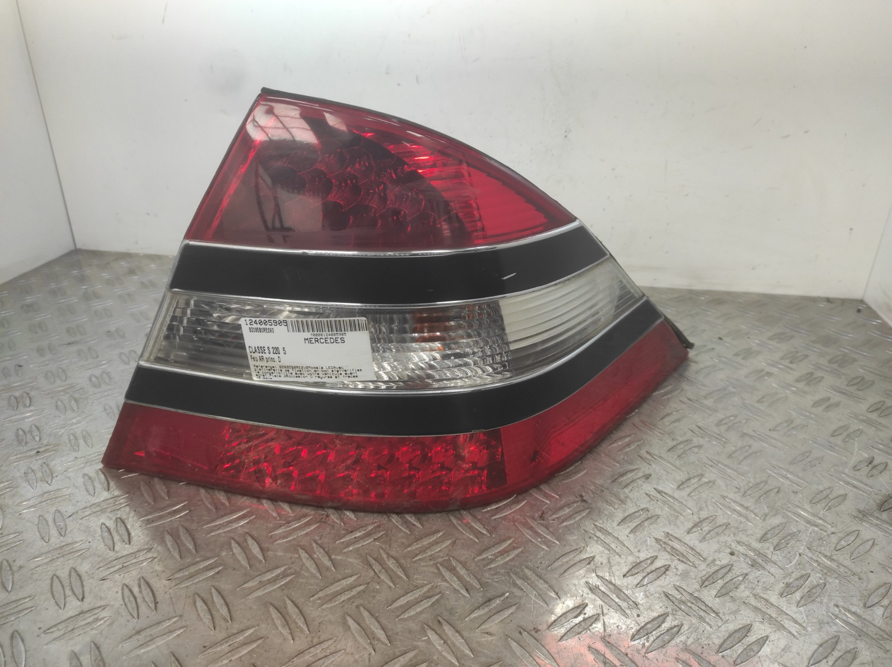 Feu arriere principal droit (feux) MERCEDES CLASSE S 220 – BZ095B0RE2V2