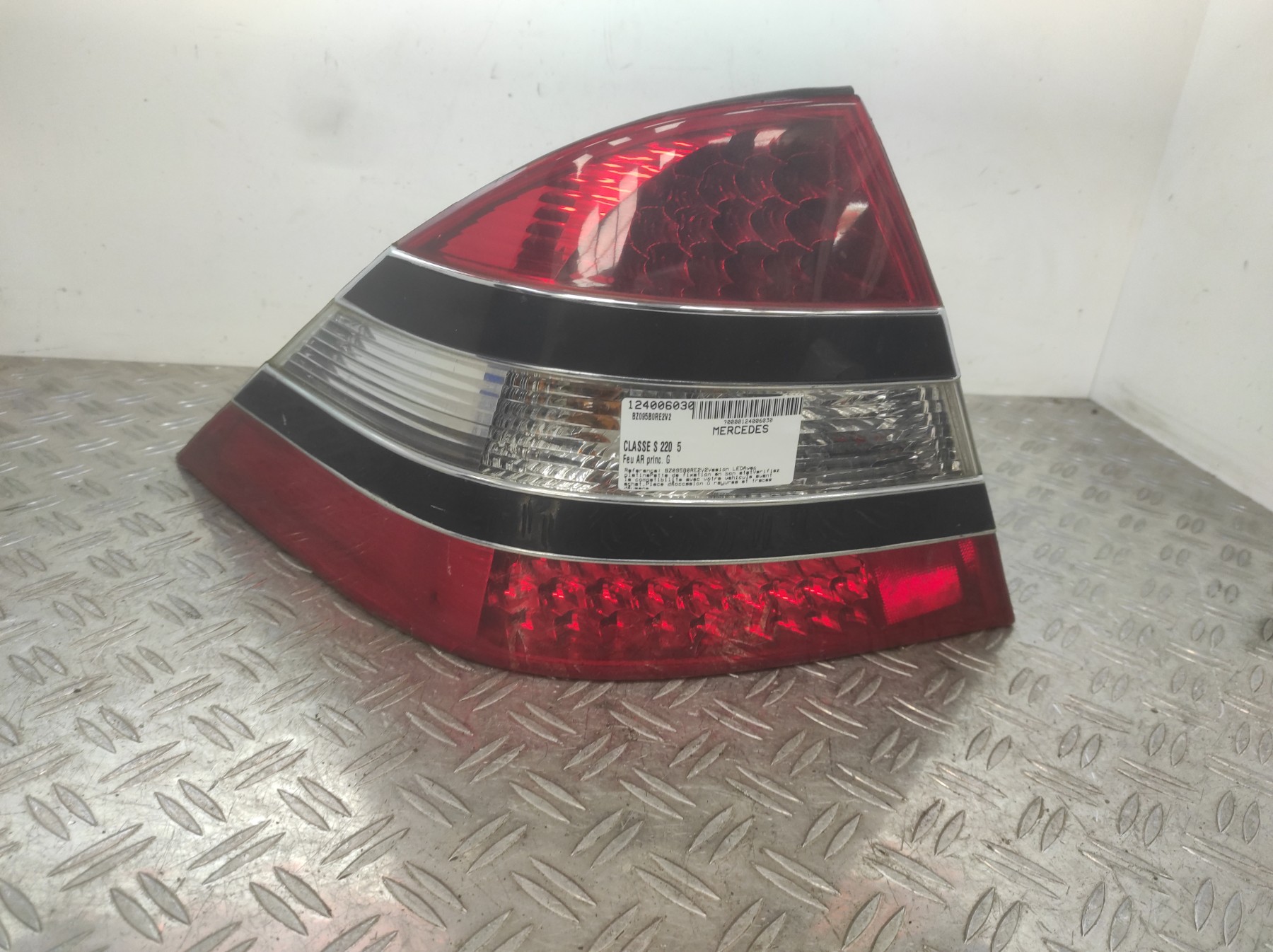 Feu arriere principal gauche (feux) MERCEDES CLASSE S 220 – BZ095B0RE2V2
