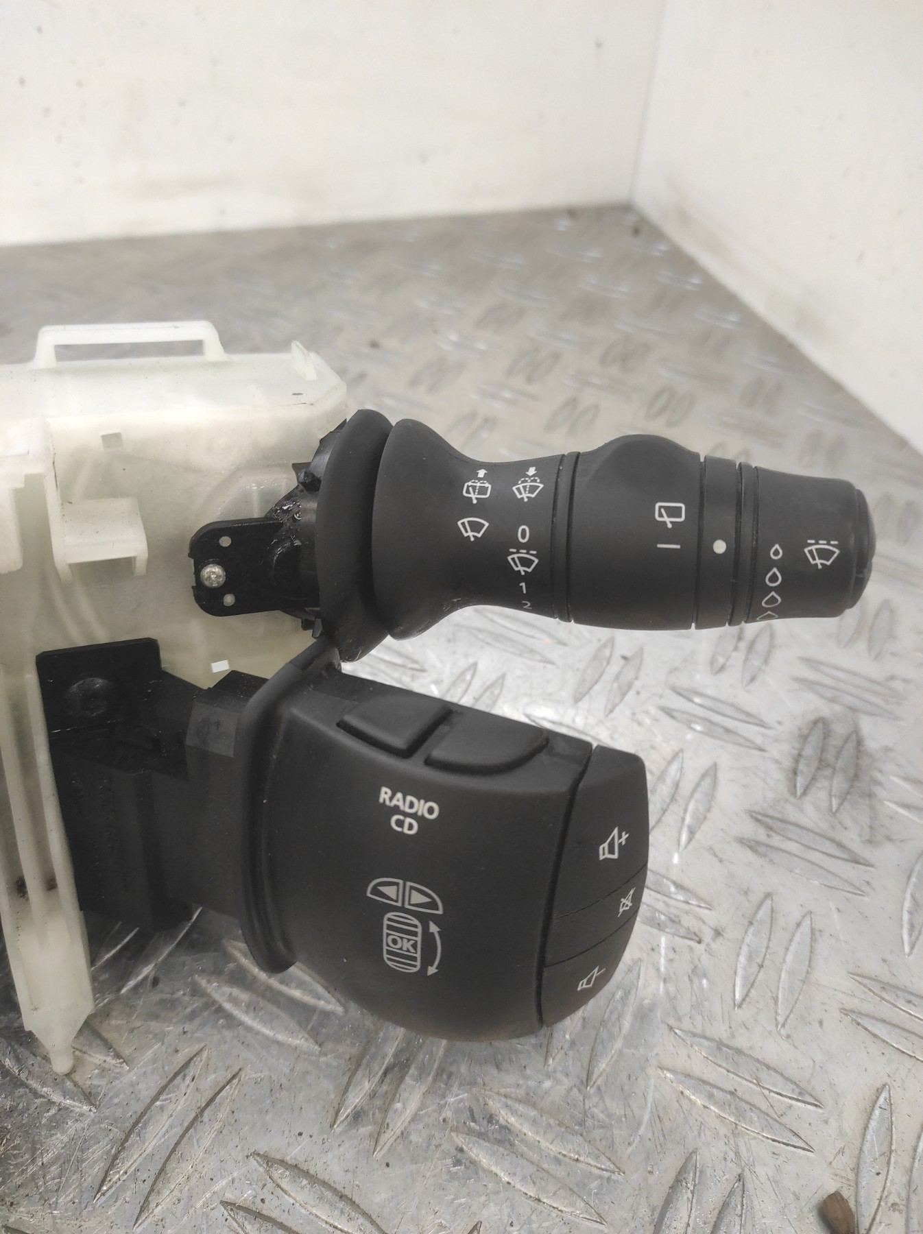 Com (Bloc Contacteur Tournant+Commodo Essuie Glace+Commodo Phare) RENAULT MEGANE 3 PHASE 1 – 255670017R