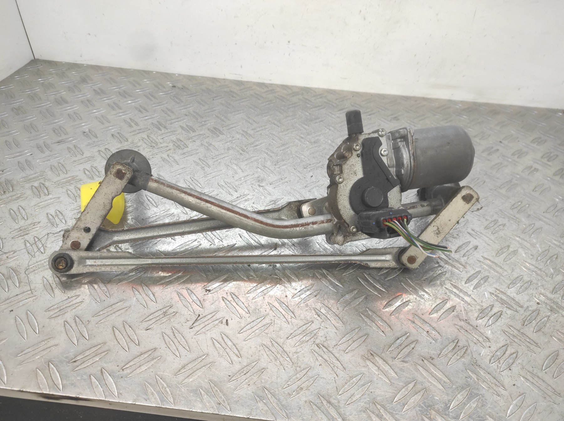 Moteur essuie glace avant FORD FIESTA 5 PHASE 1 – 2S6T17B571AC