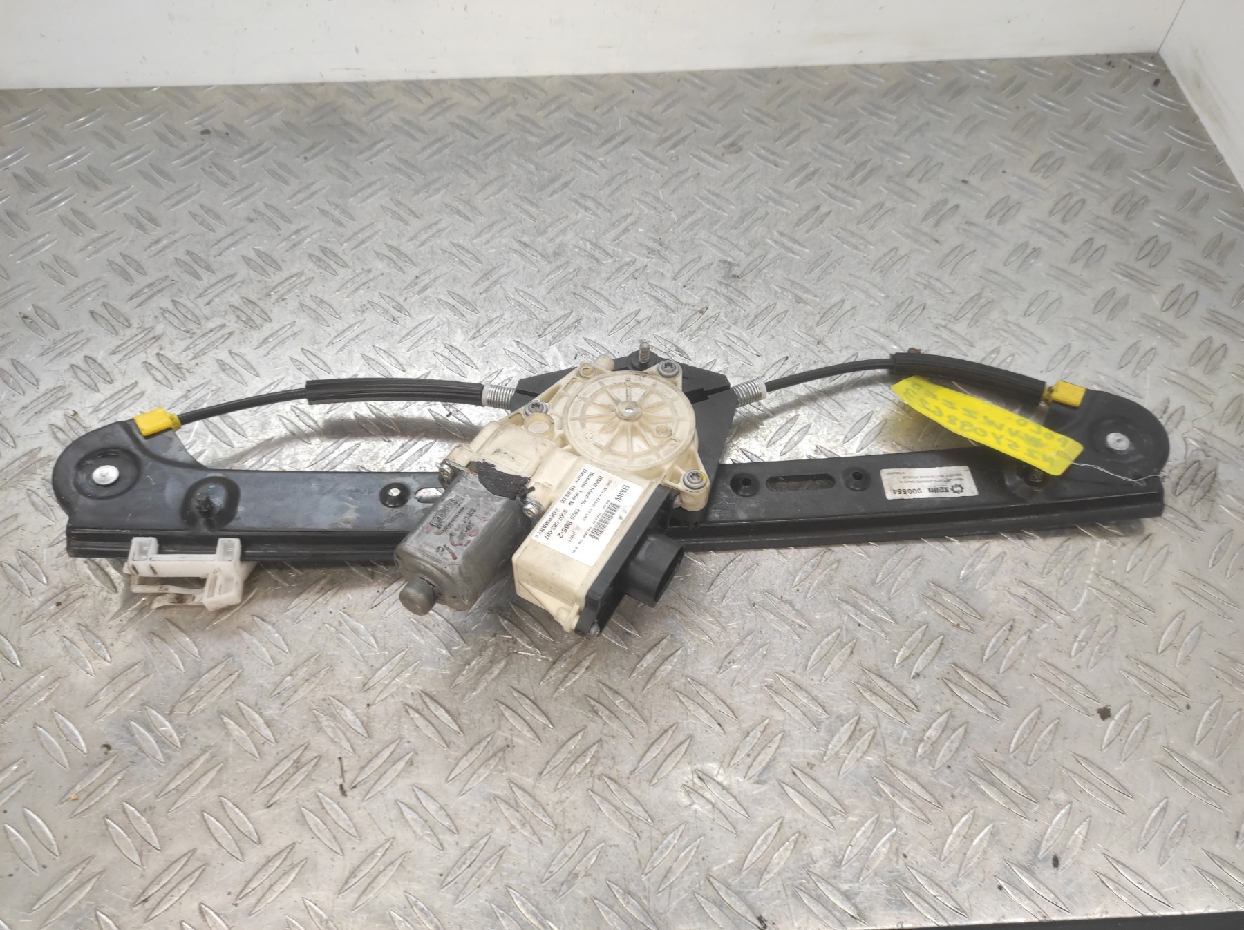 Leve vitre electrique arriere gauche BMW X3 E83 PHASE 1 – 130822237