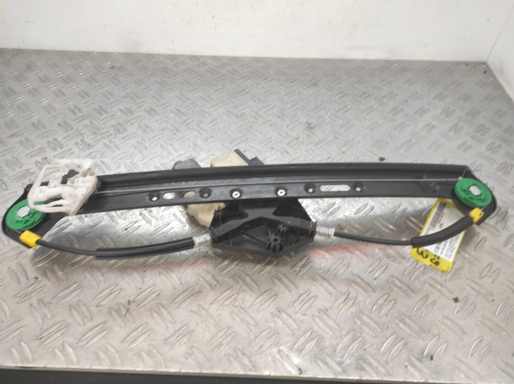 Leve vitre electrique arriere gauche BMW X3 E83 PHASE 1 – 130822237