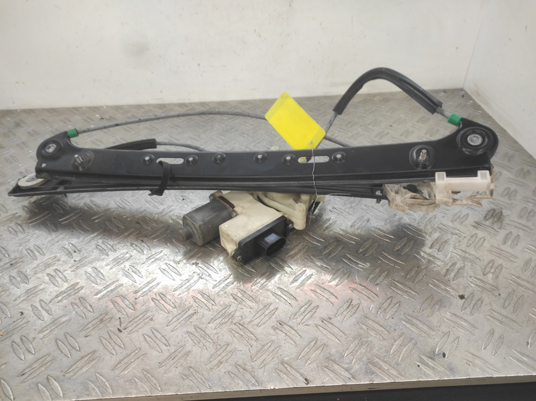 Leve vitre electrique avant droit BMW X3 E83 PHASE 1 – 130822222