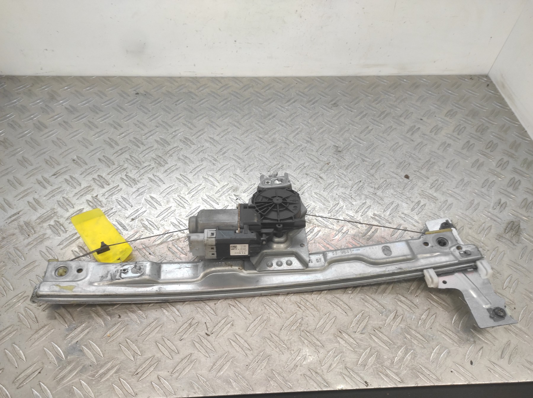 Leve vitre electrique avant droit PEUGEOT 207 PHASE 1 – 400916J