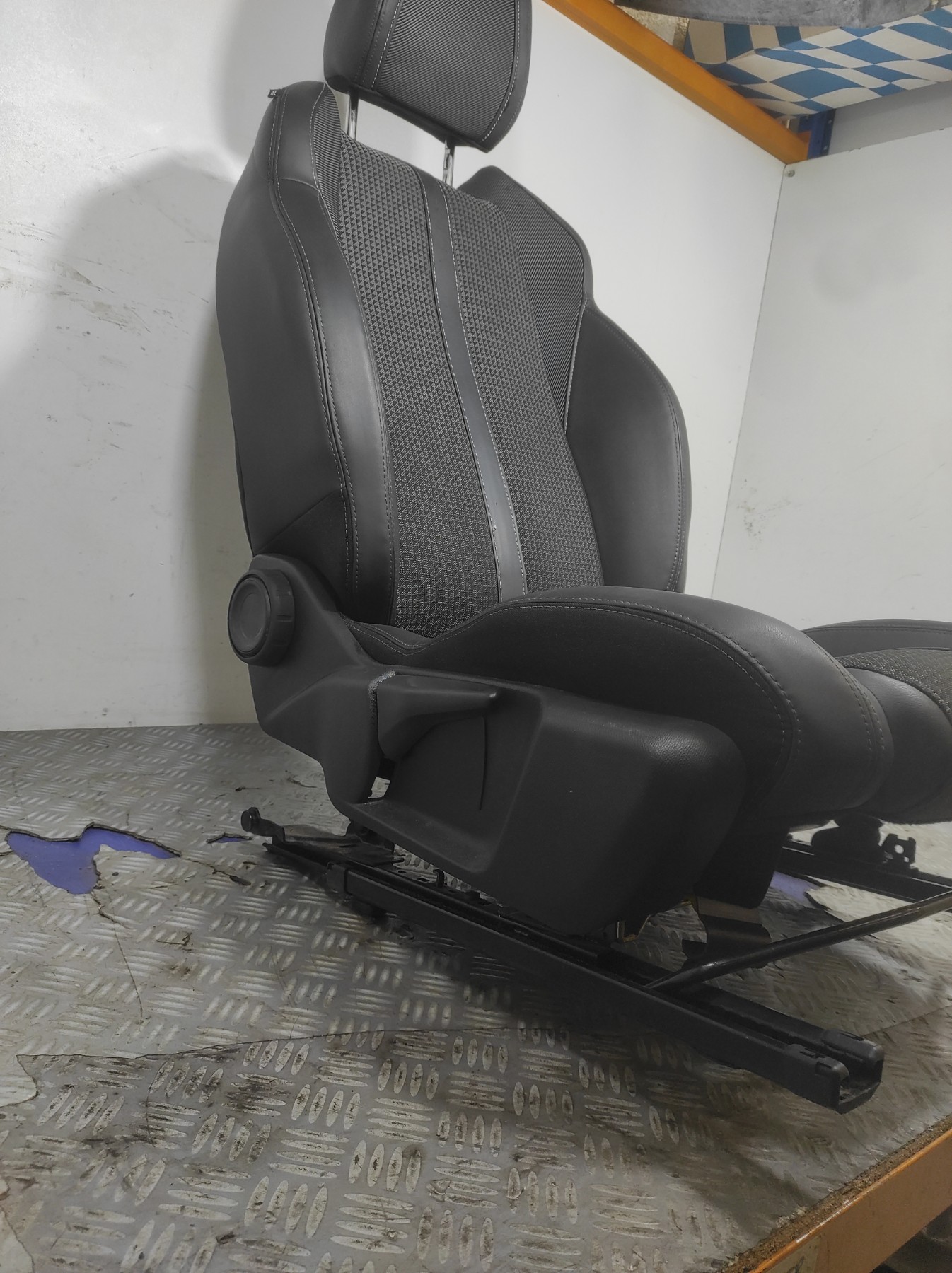Siege avant droit PEUGEOT 208 1 PHASE 1 – 1664737580