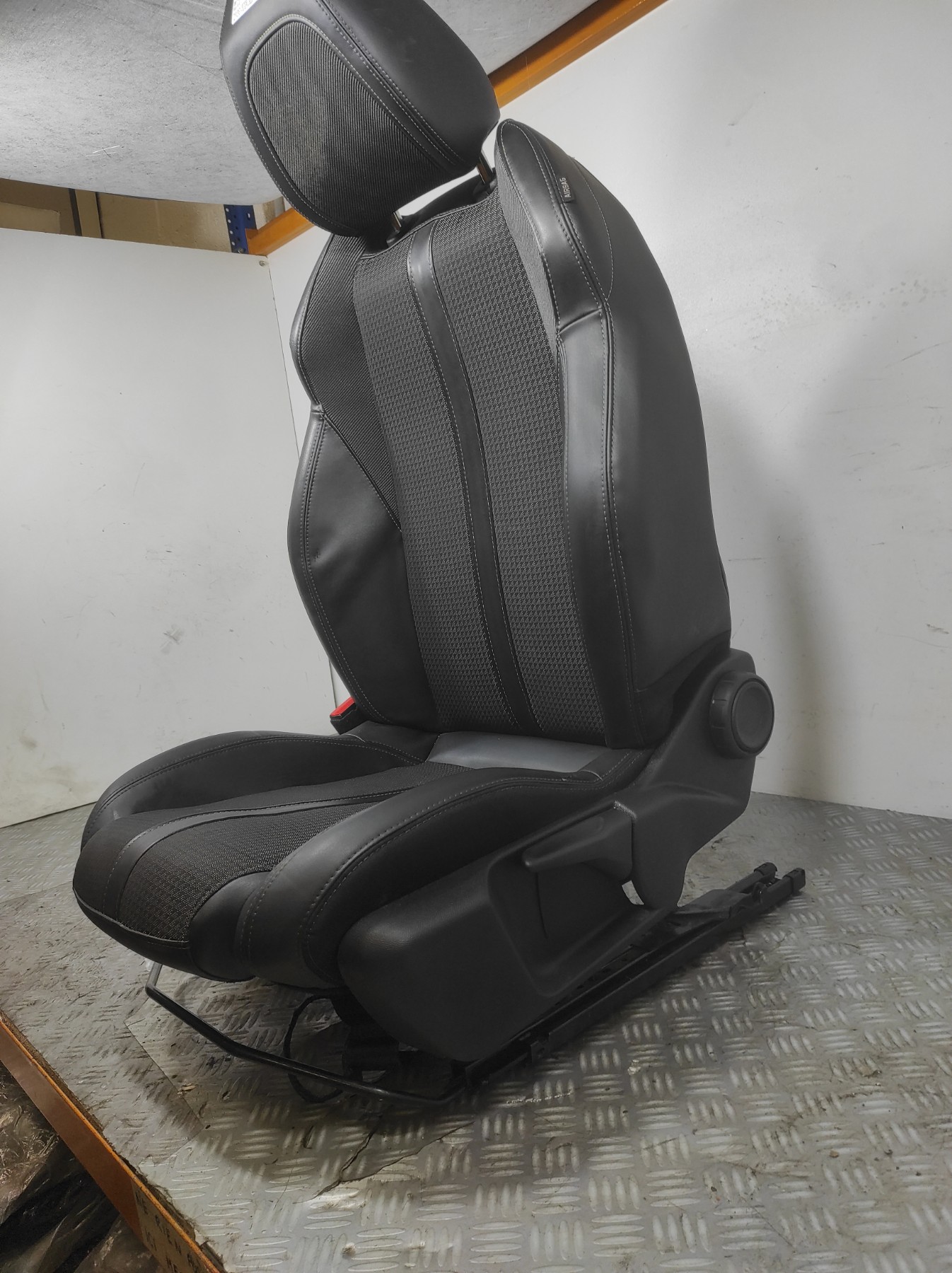 Siege avant gauche PEUGEOT 208 1 PHASE 1 – 9828366580