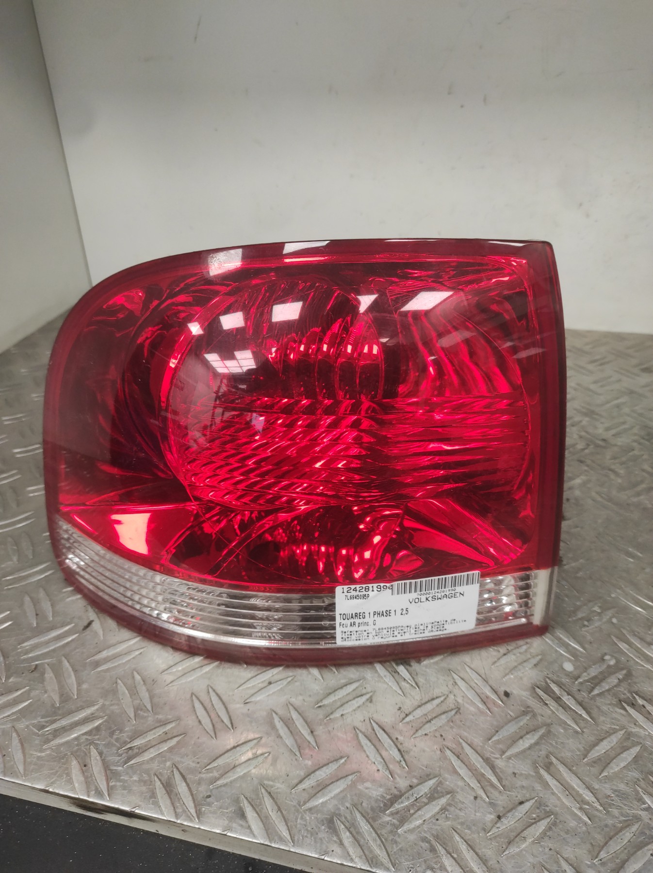 Feu arriere principal gauche (feux) VOLKSWAGEN TOUAREG 1 PHASE 1 – 7L6945095P