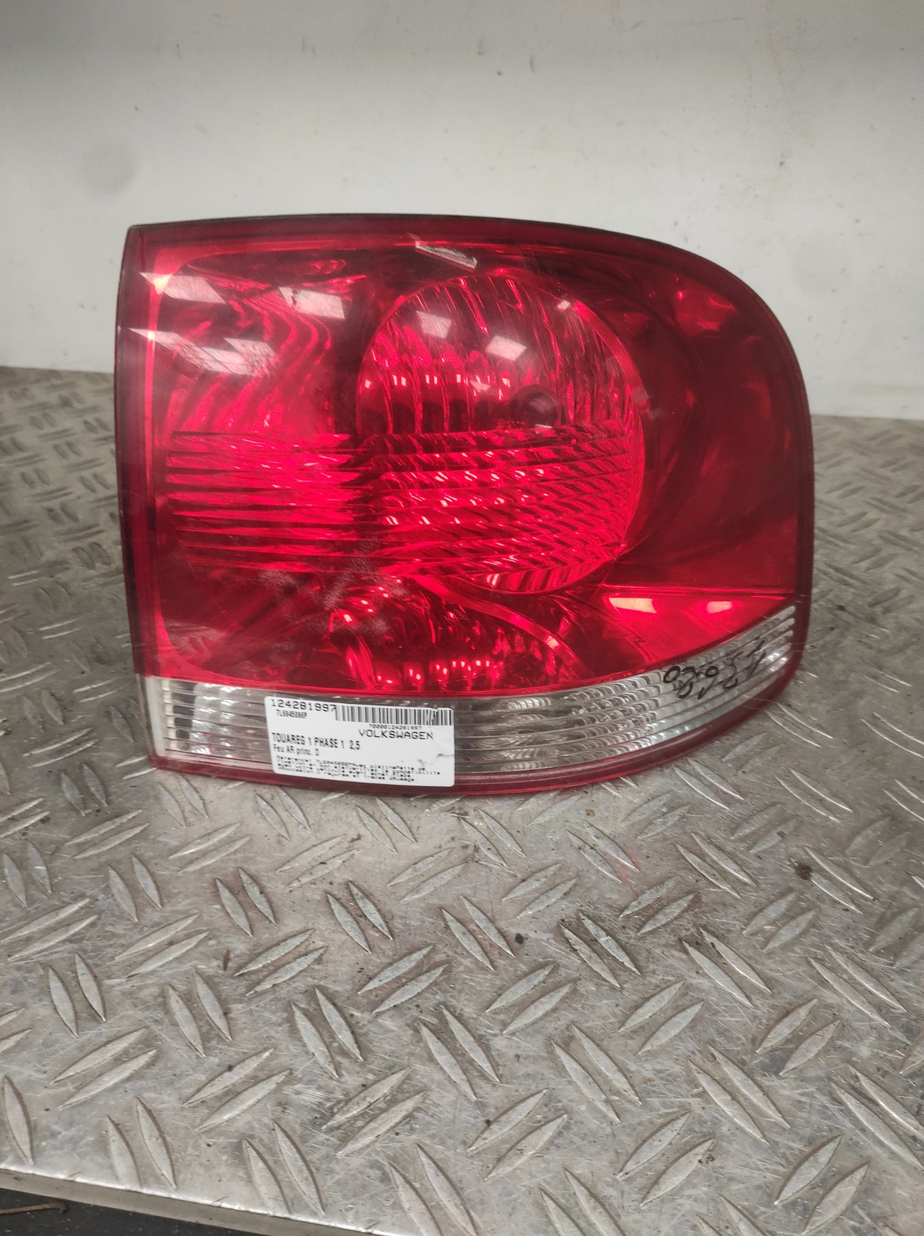 Feu arriere principal droit (feux) VOLKSWAGEN TOUAREG 1 PHASE 1 – 7L6945096P