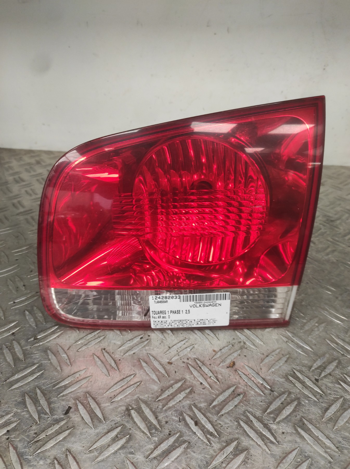 Feu arriere secondaire droit (feux) VOLKSWAGEN TOUAREG 1 PHASE 1 – 7L6945094R