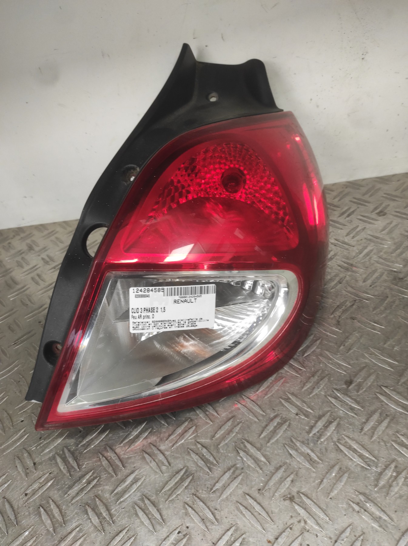 Feu arriere principal droit (feux) RENAULT CLIO 3 PHASE 1 – 8200886946
