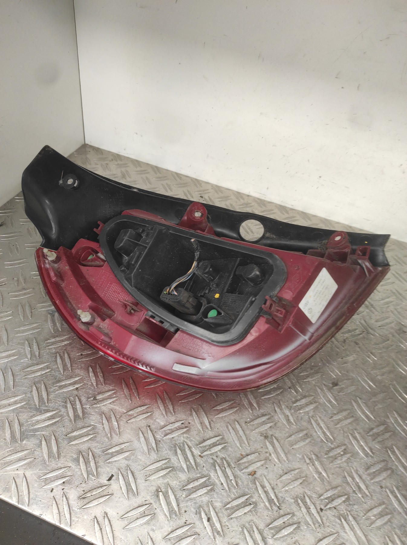 Feu arriere principal droit (feux) RENAULT CLIO 3 PHASE 1 – 8200886946