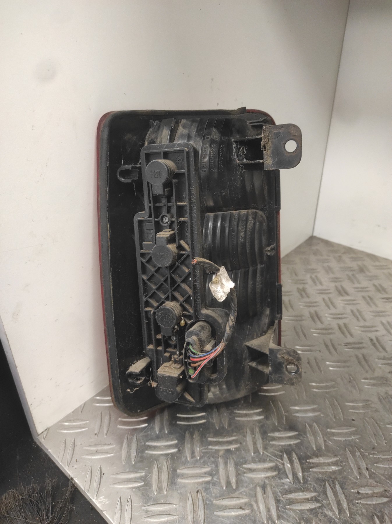 Feu arriere principal droit (feux) VOLKSWAGEN CADDY 3 PHASE 1 – 2K0945112