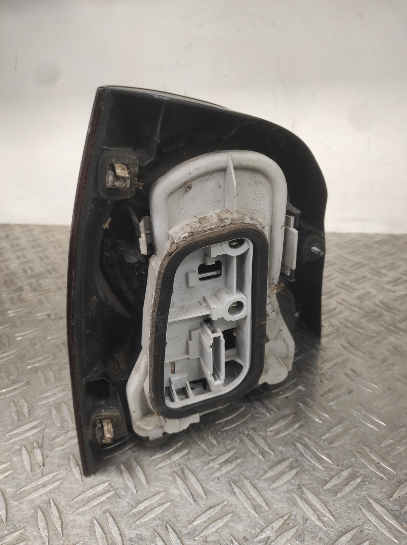 Feu arriere principal droit (feux) VOLKSWAGEN POLO 4 PHASE 2 – 6Q6945096M