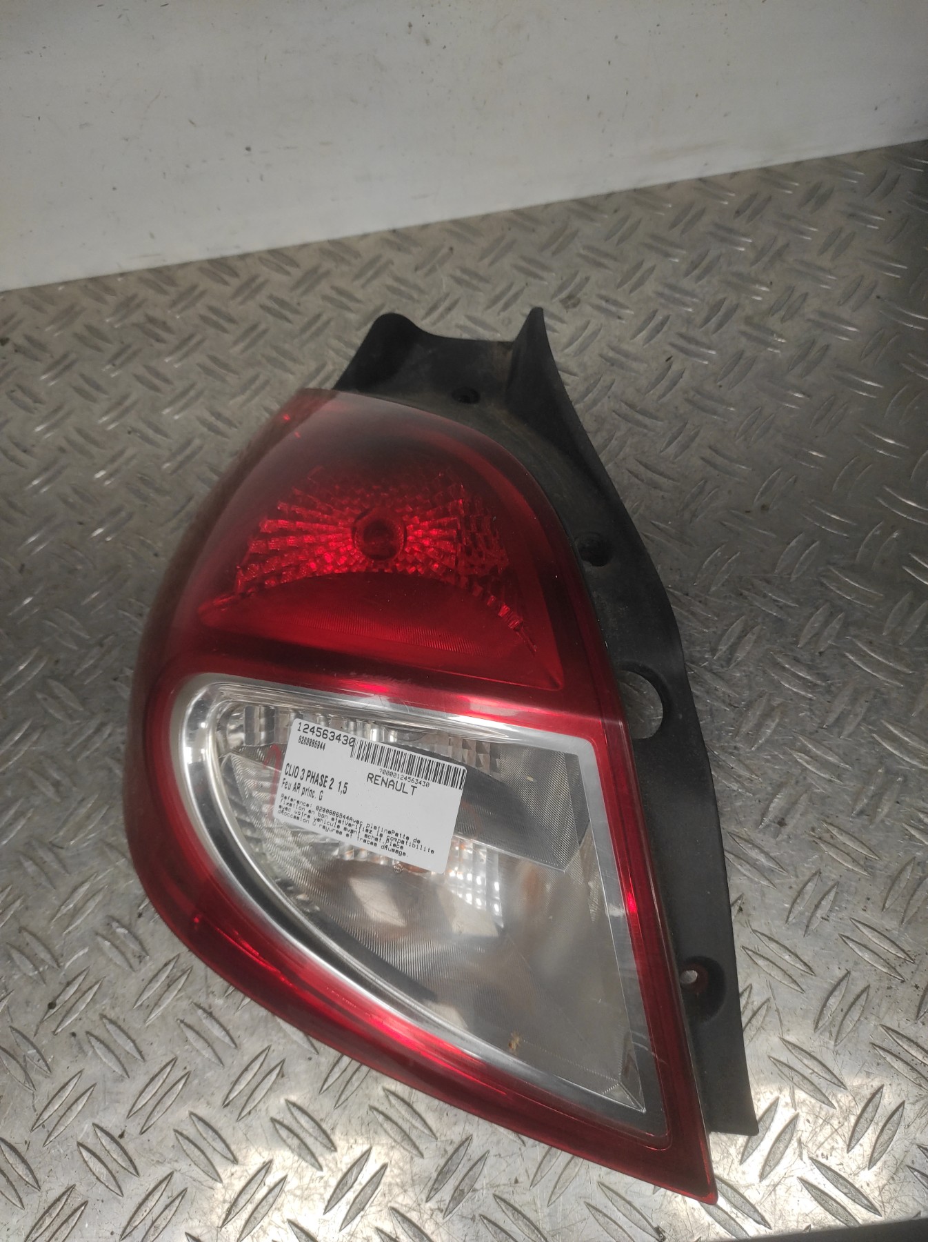Feu arriere principal gauche (feux) RENAULT CLIO 3 PHASE 2 – 8200886944
