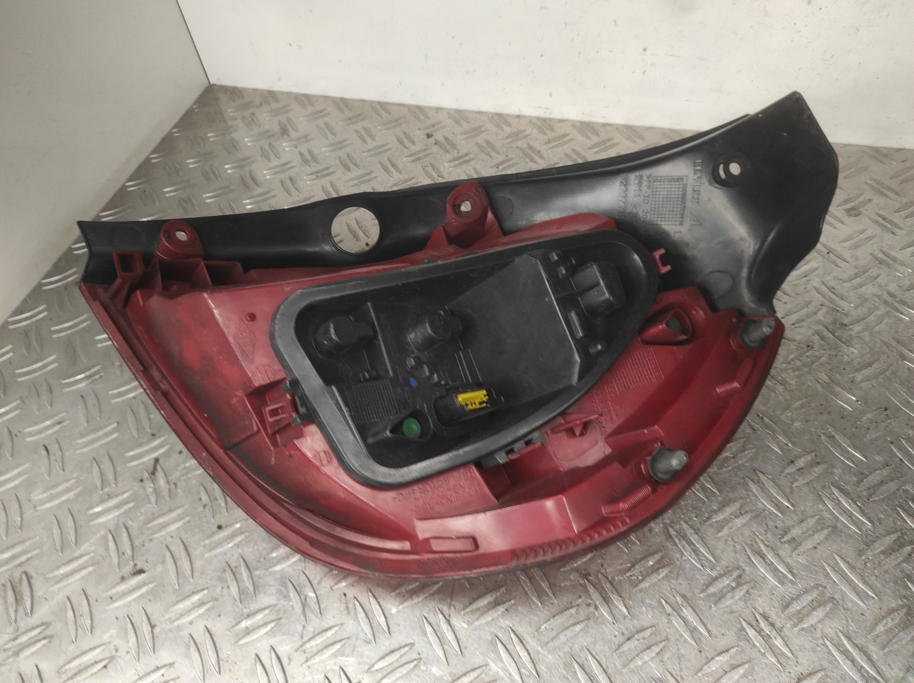 Feu arriere principal gauche (feux) RENAULT CLIO 3 PHASE 2 – 8200886944