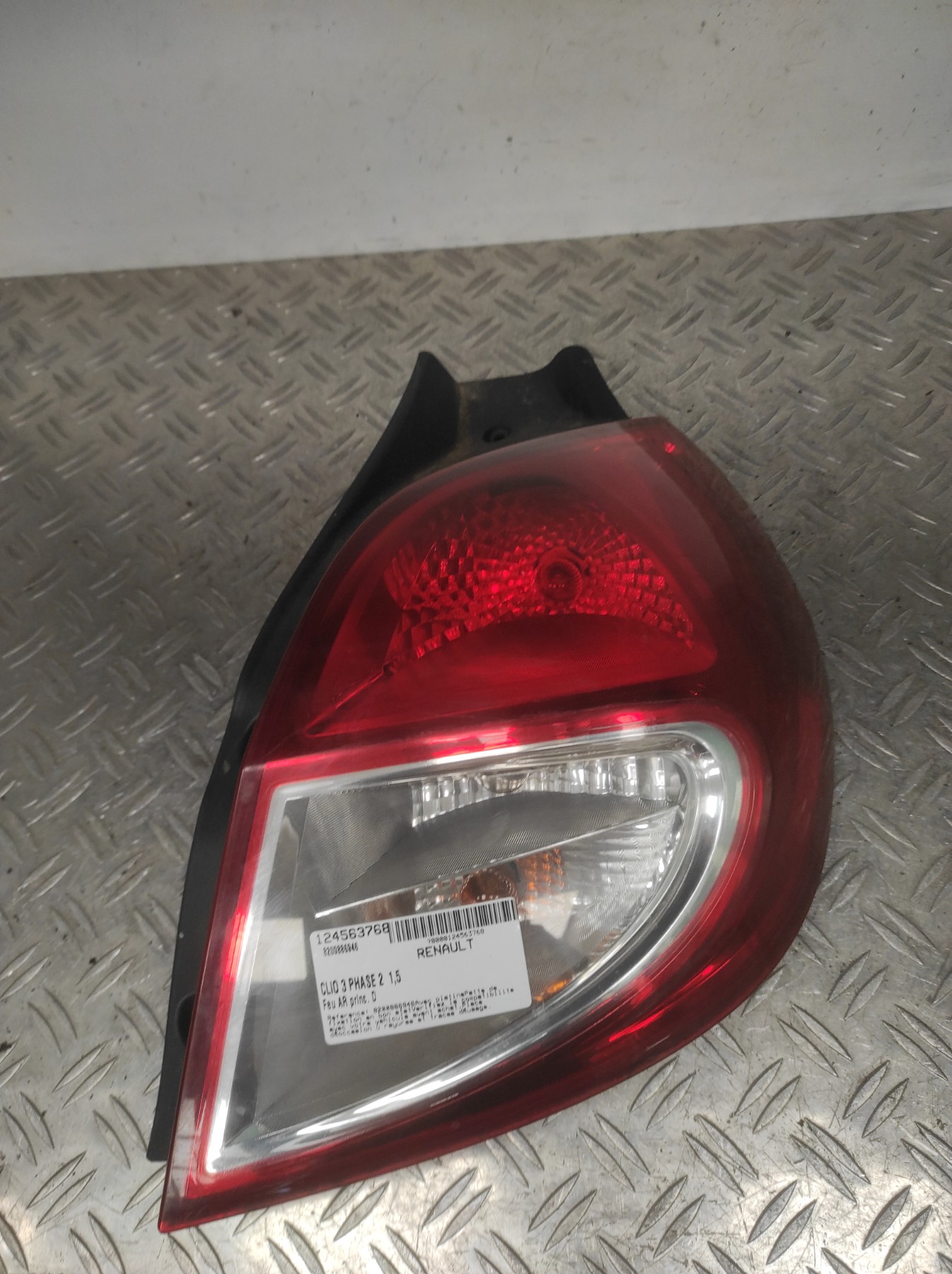 Feu arriere principal droit (feux) RENAULT CLIO 3 PHASE 2 – 8200886946