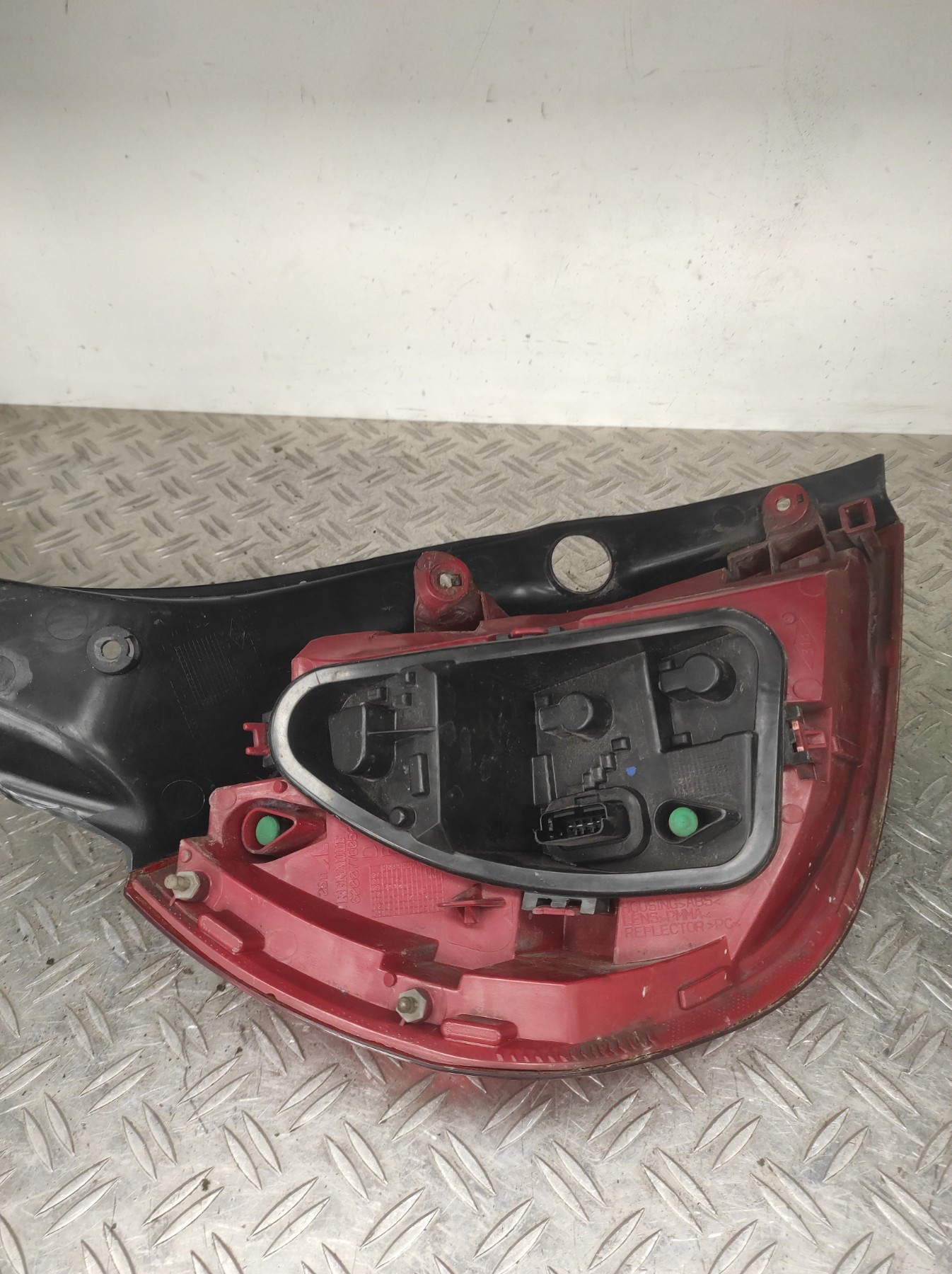 Feu arriere principal droit (feux) RENAULT CLIO 3 PHASE 2 – 8200886946