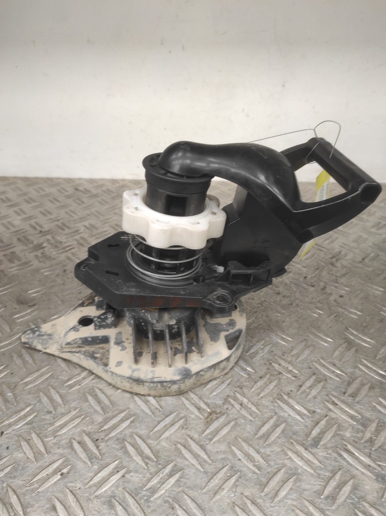 Treuil de roue de secours RENAULT CLIO 3 PHASE 2 – 8200601401