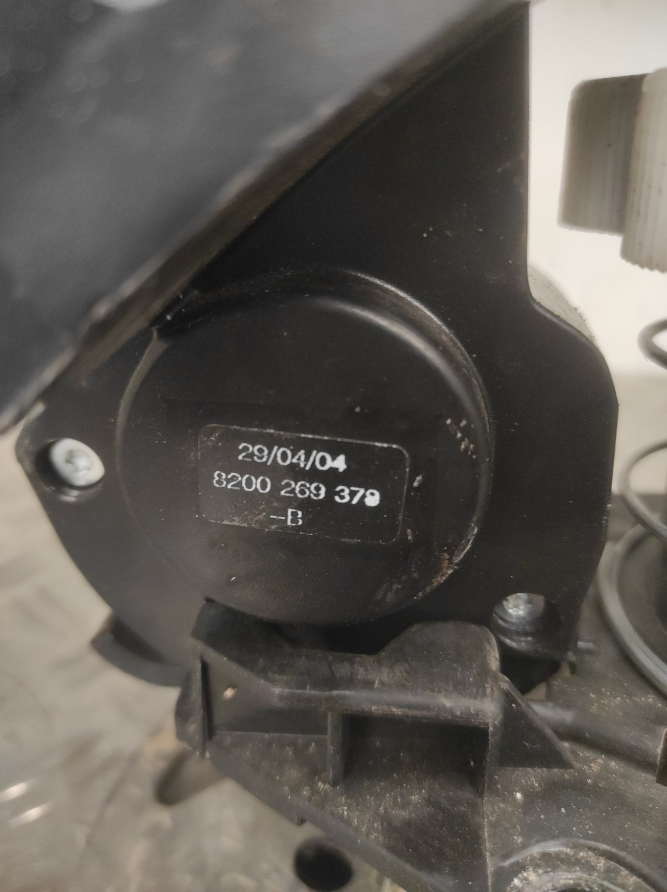 Treuil de roue de secours RENAULT MODUS PHASE 1 – 8200367262