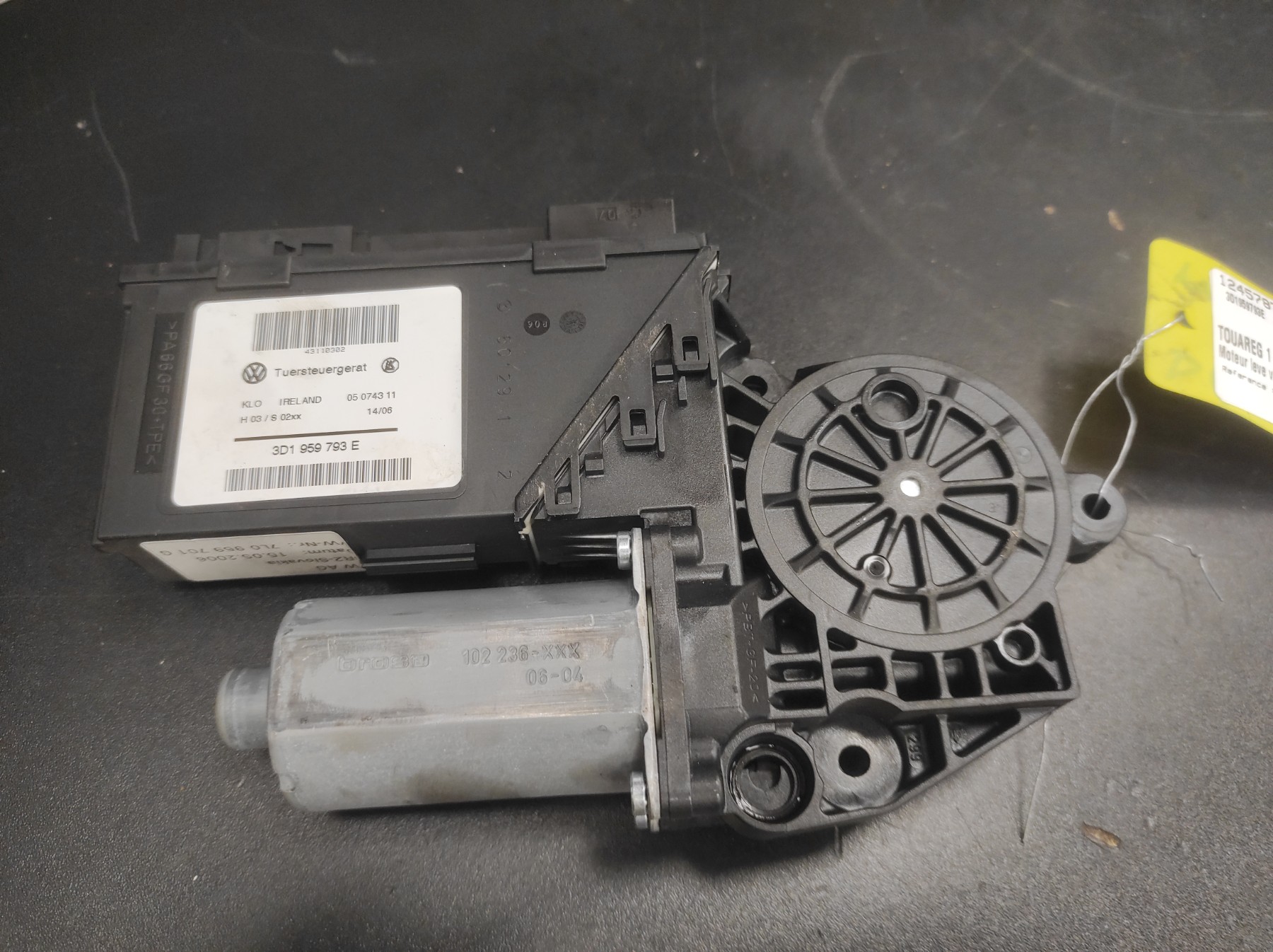 Moteur leve vitre avant gauche VOLKSWAGEN TOUAREG 1 PHASE 1 – 3D1959793E