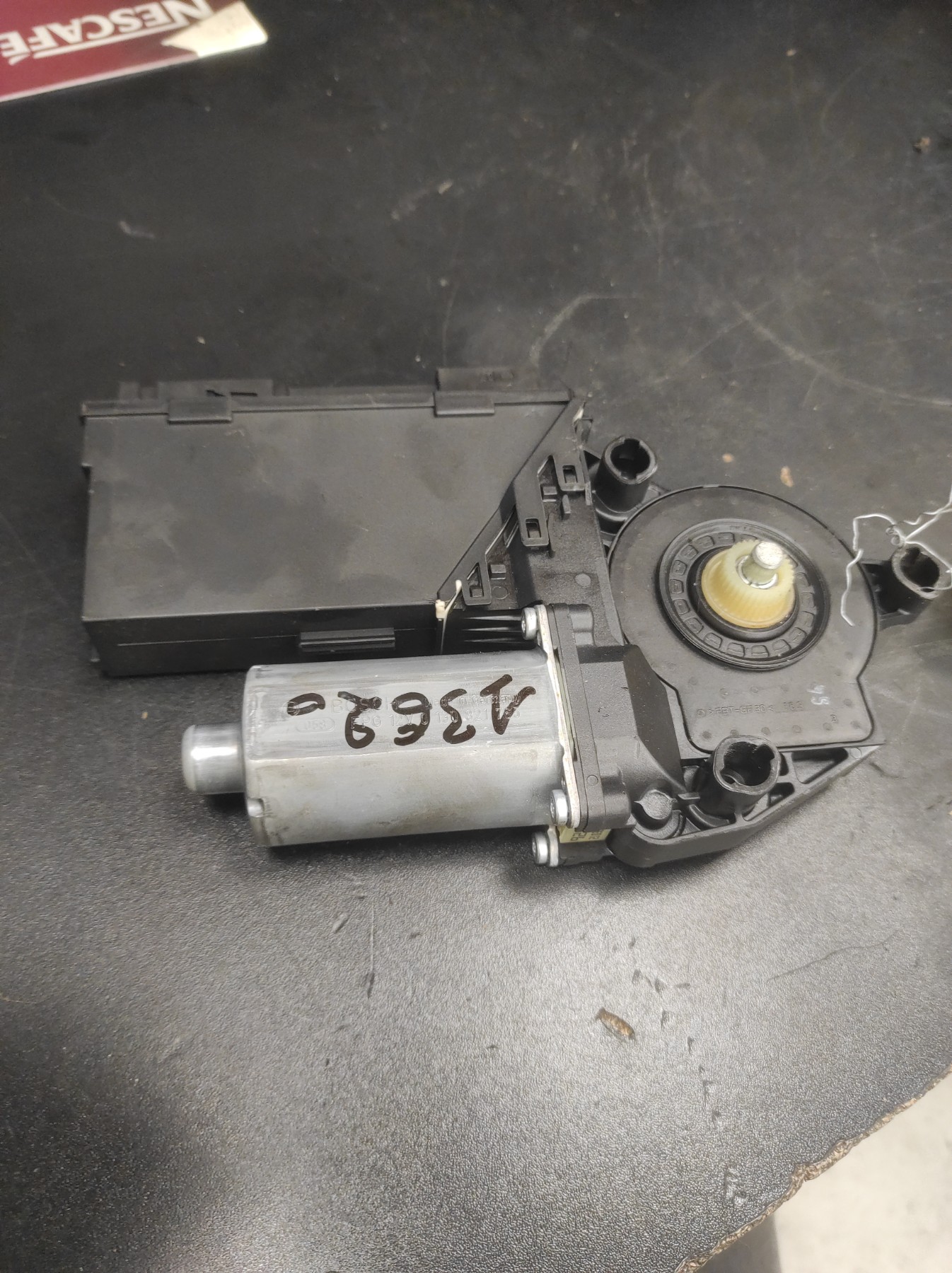 Moteur leve vitre arriere gauche VOLKSWAGEN TOUAREG 1 PHASE 1 – 3D0959795E