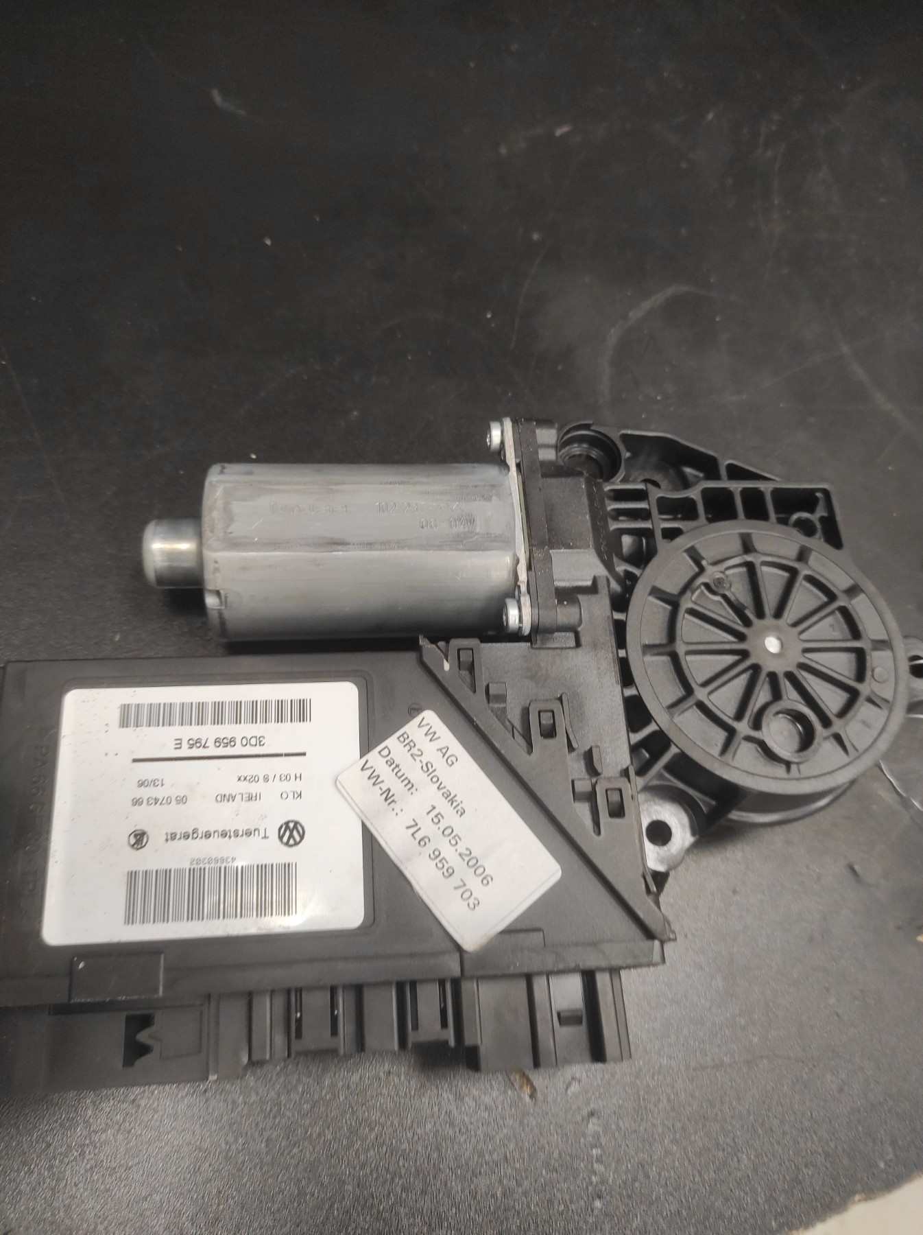Moteur leve vitre arriere gauche VOLKSWAGEN TOUAREG 1 PHASE 1 – 3D0959795E