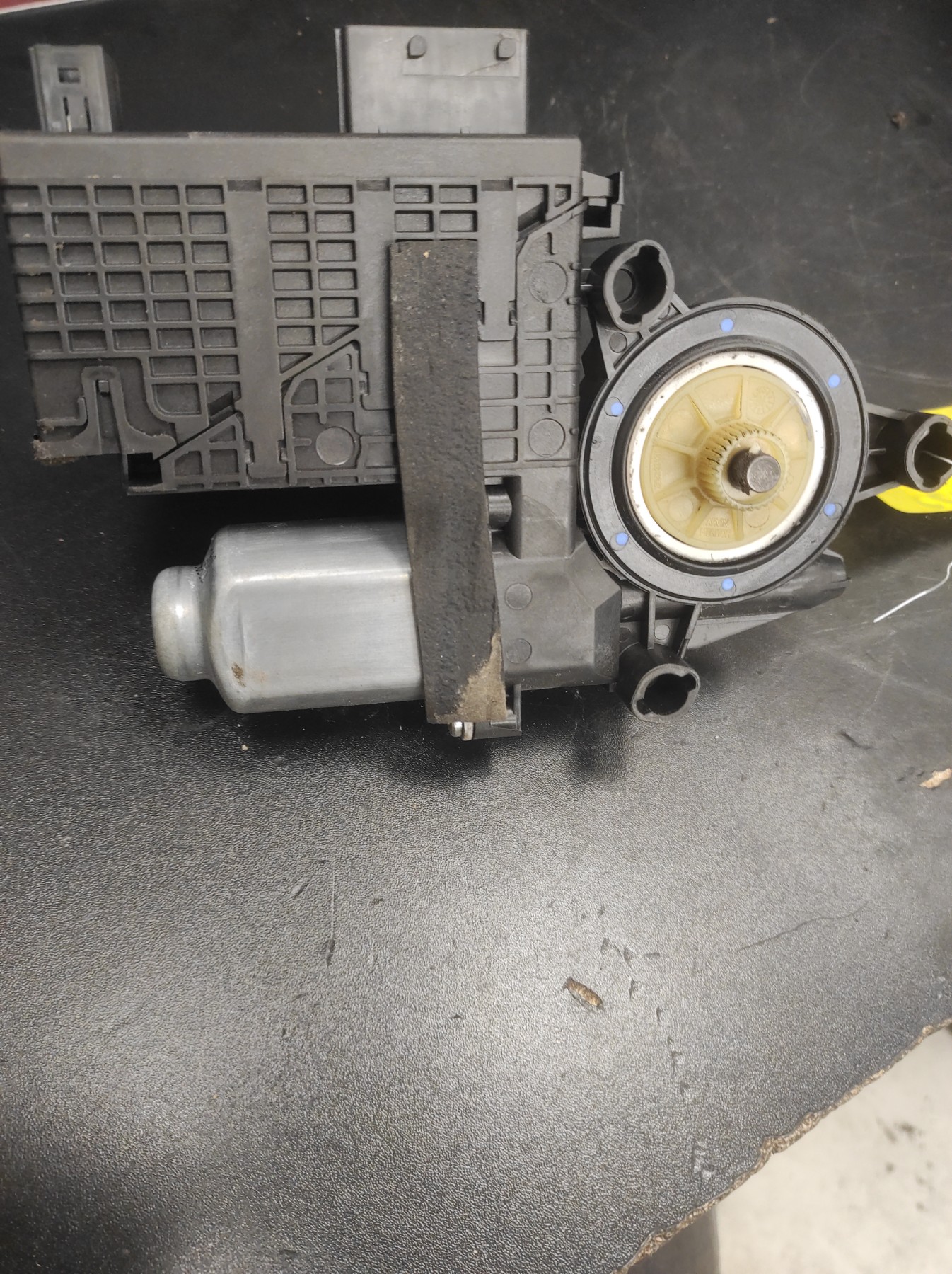 Moteur leve vitre avant gauche CITROEN C4 PICASSO 1 – 9682495880