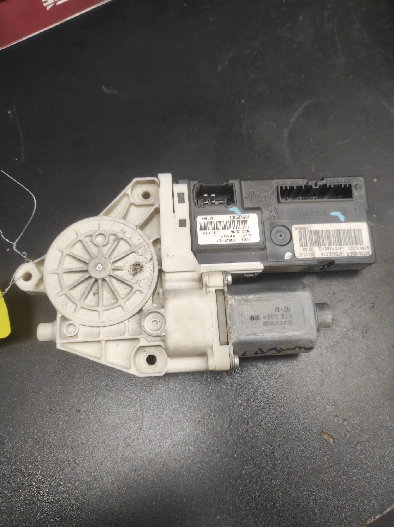 Moteur leve vitre avant droit RENAULT LAGUNA 3 PHASE 2 – 807300002R