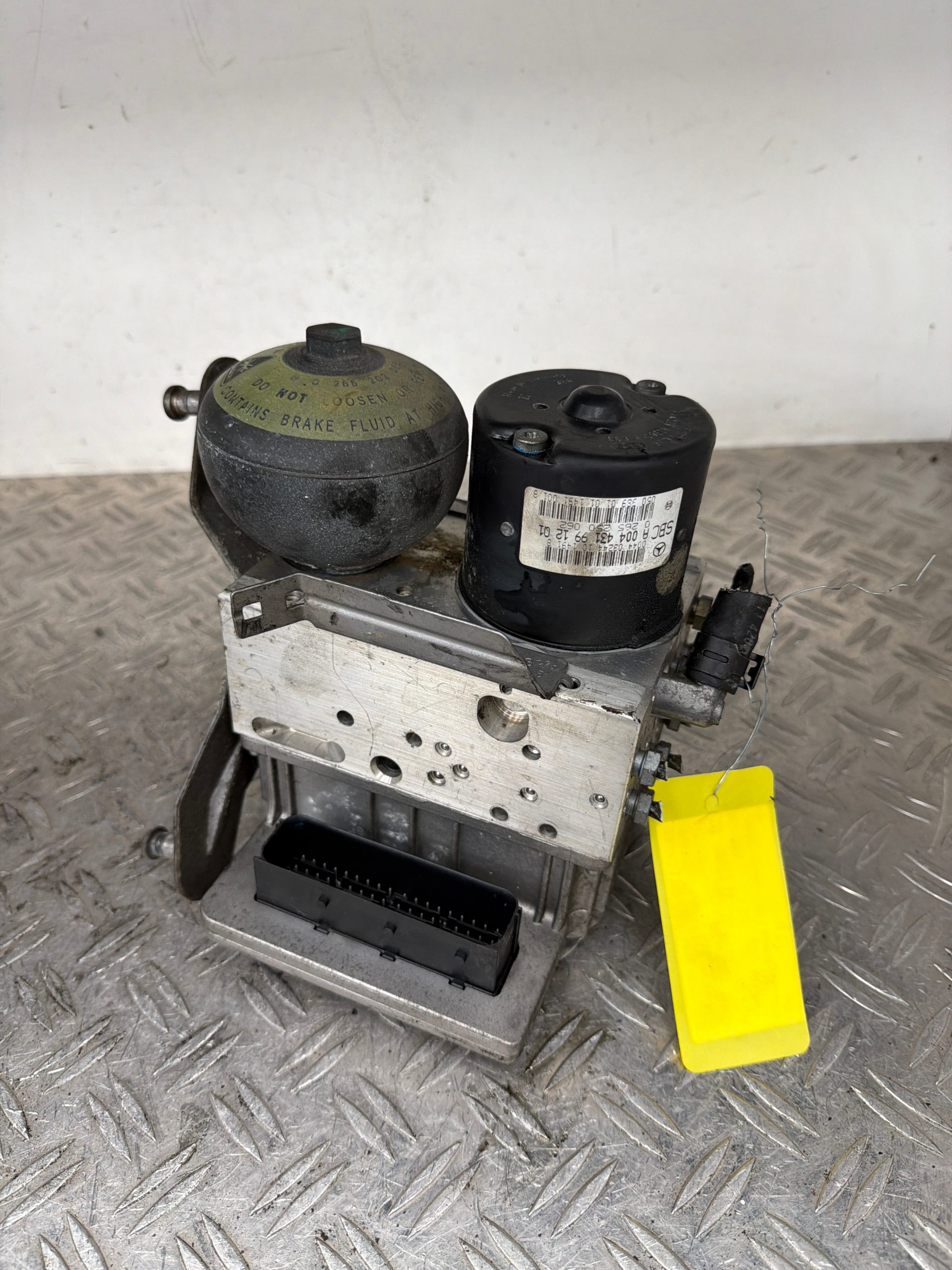 Bloc ABS (freins anti-blocage) MERCEDES CLASSE E 211 PHASE 1 – 265960018