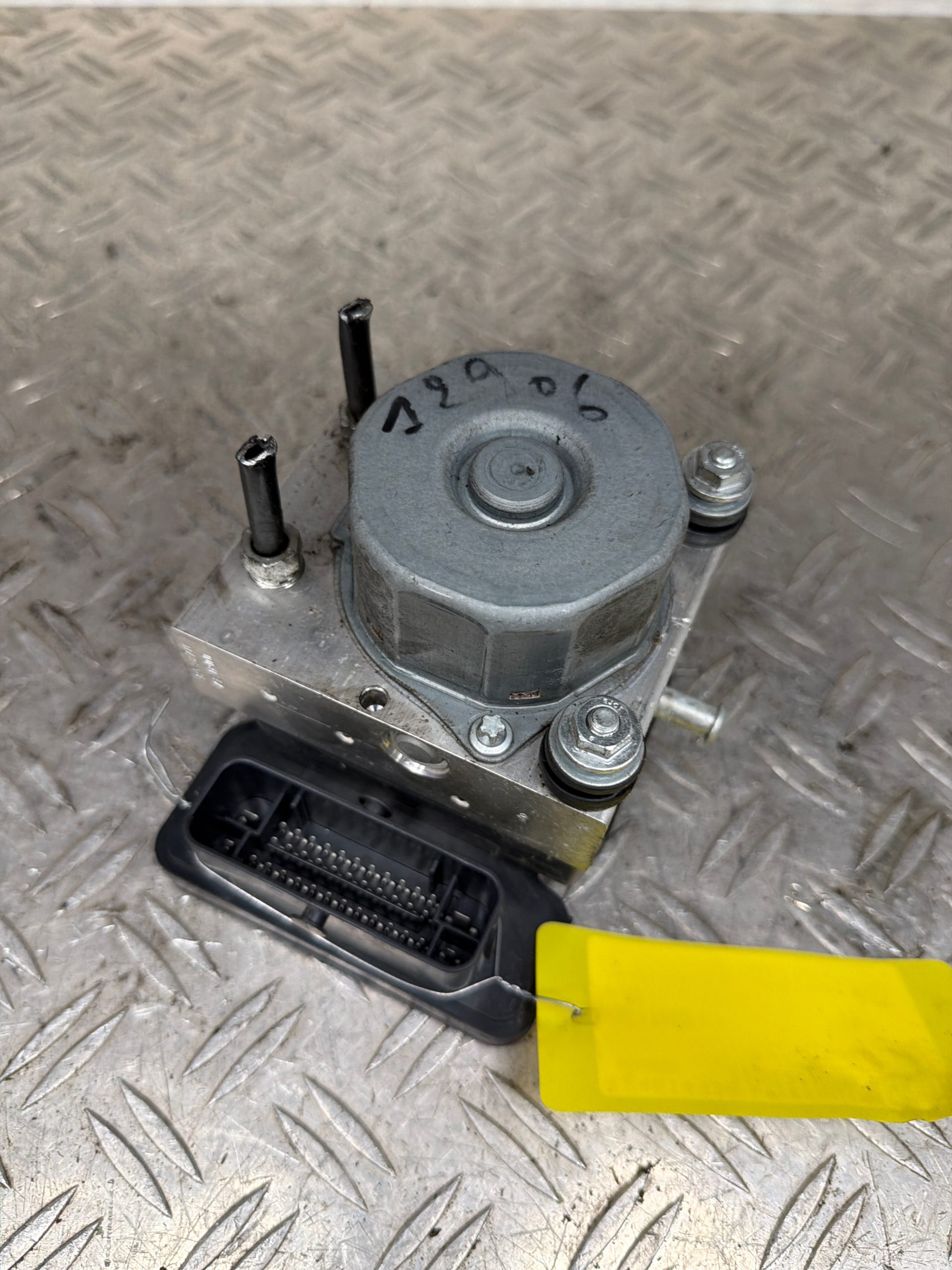 Bloc ABS (freins anti-blocage) TOYOTA AYGO 2 PHASE 1 – 445400H030