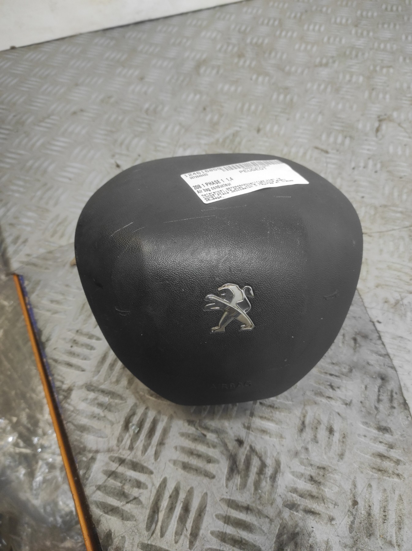 Air bag conducteur PEUGEOT 208 1 PHASE 1 – 96728484ZD