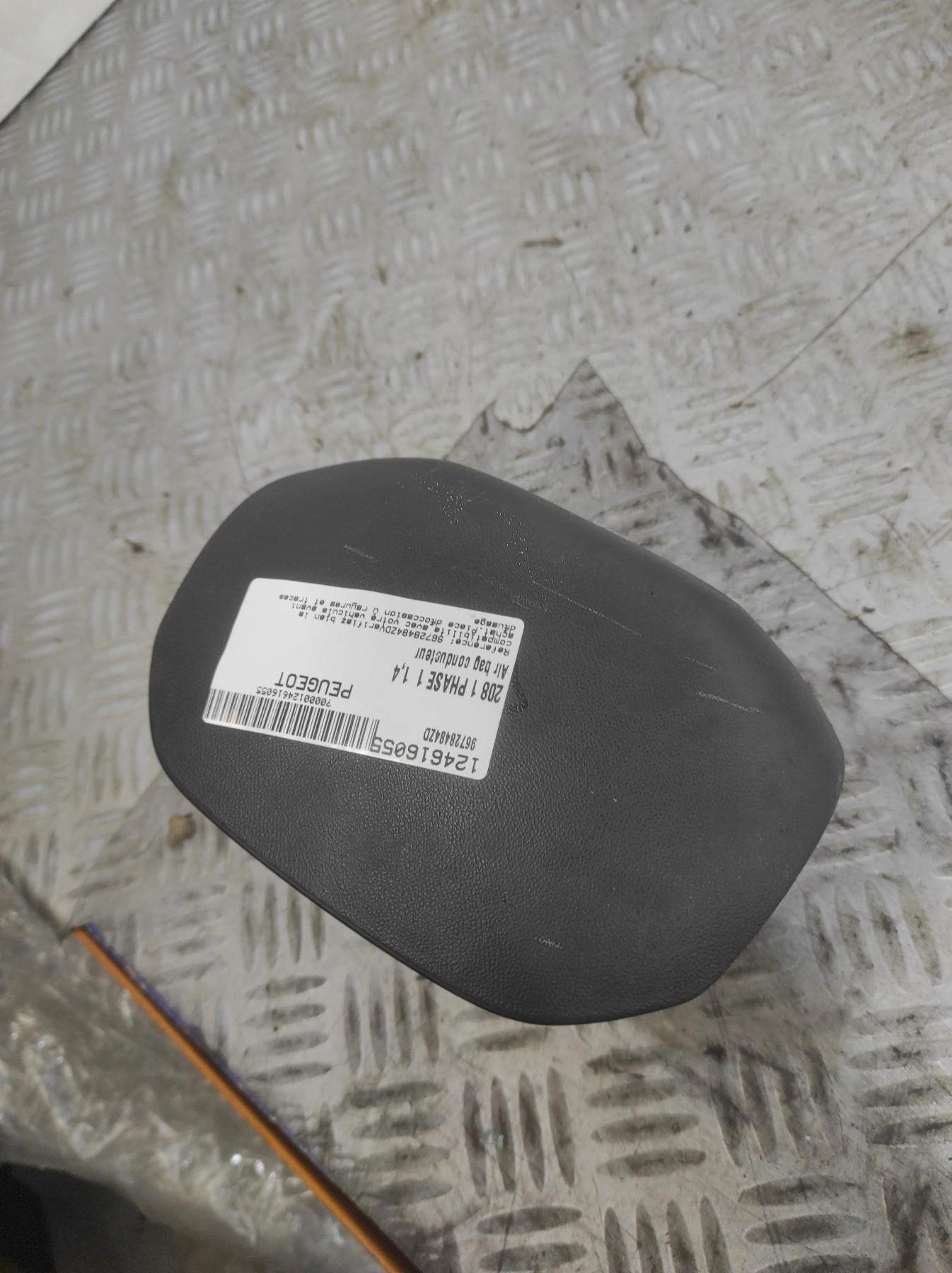 Air bag conducteur PEUGEOT 208 1 PHASE 1 – 96728484ZD