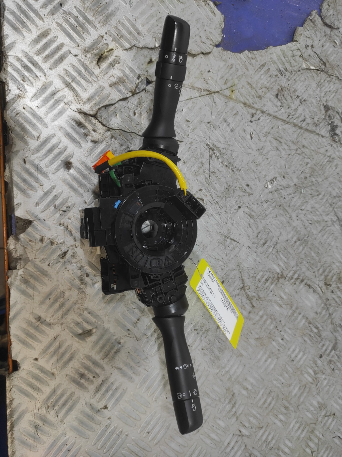 Com (Bloc Contacteur Tournant+Commodo Essuie Glace+Commodo Phare) TOYOTA AYGO 2 PHASE 1 – 17J0870H030