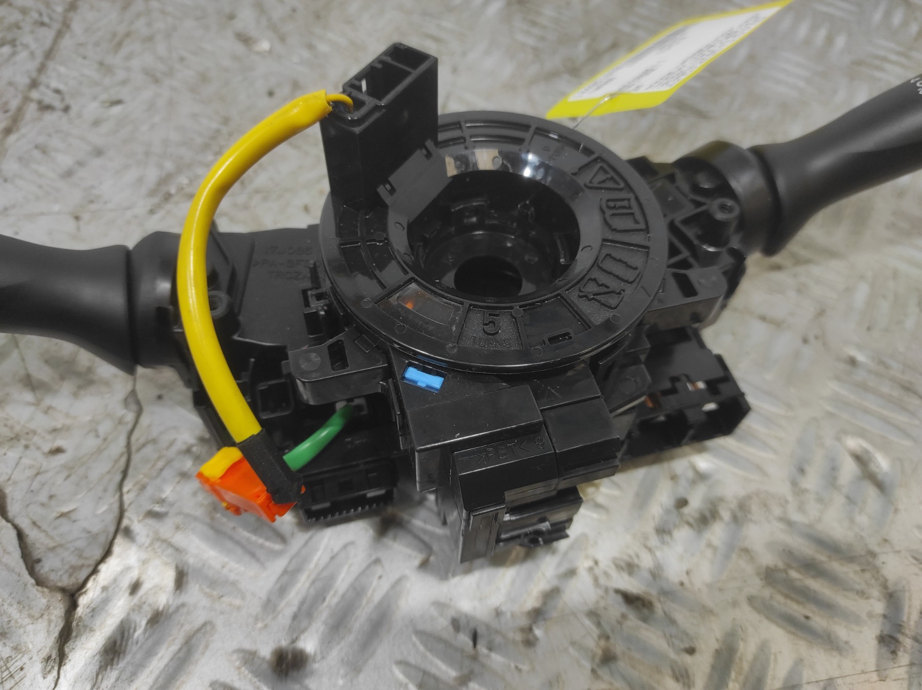 Com (Bloc Contacteur Tournant+Commodo Essuie Glace+Commodo Phare) TOYOTA AYGO 2 PHASE 1 – 17J0870H030